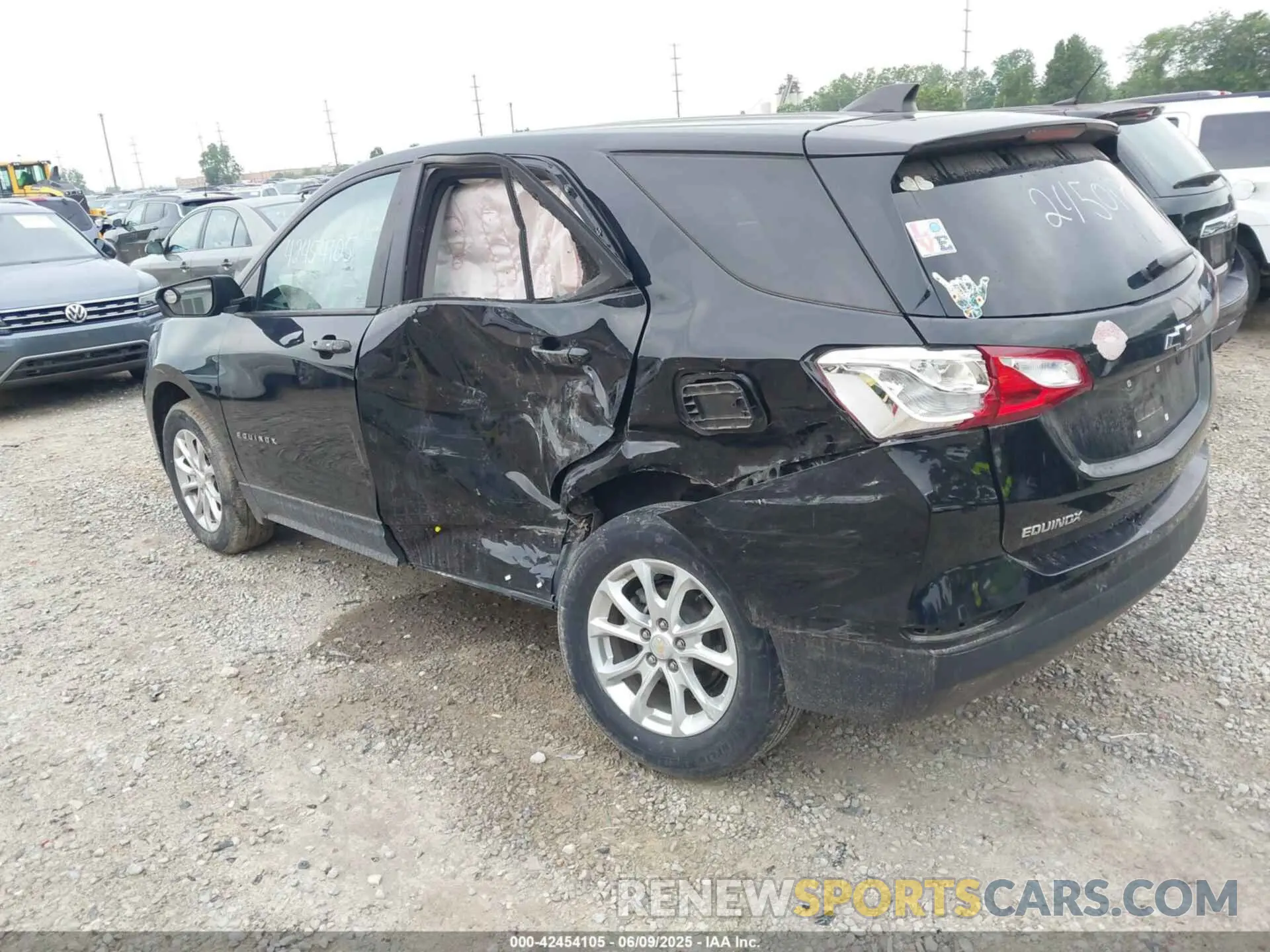 3 Photograph of a damaged car 2GNAXHEV6L6245018 CHEVROLET EQUINOX 2020