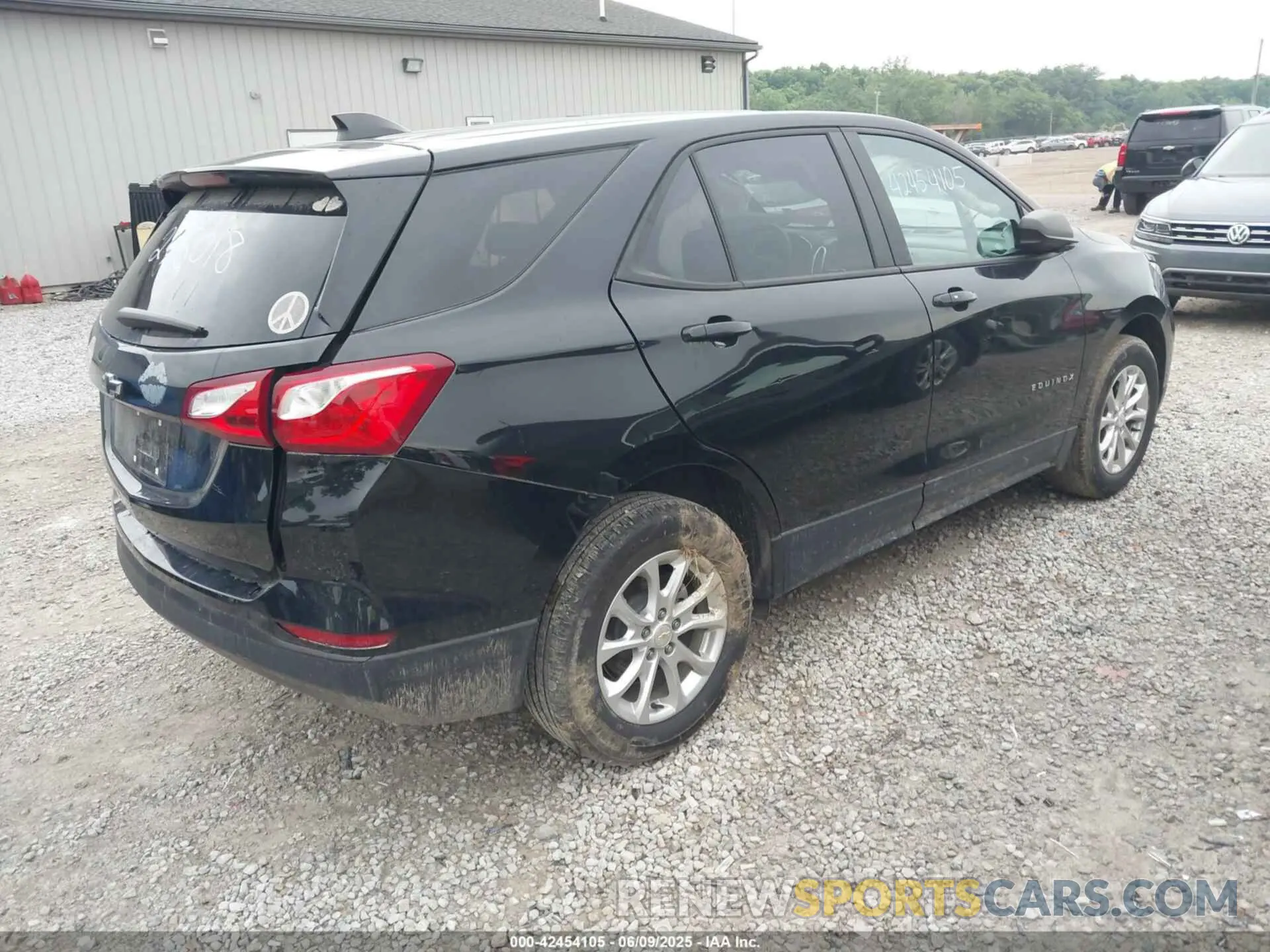 4 Photograph of a damaged car 2GNAXHEV6L6245018 CHEVROLET EQUINOX 2020