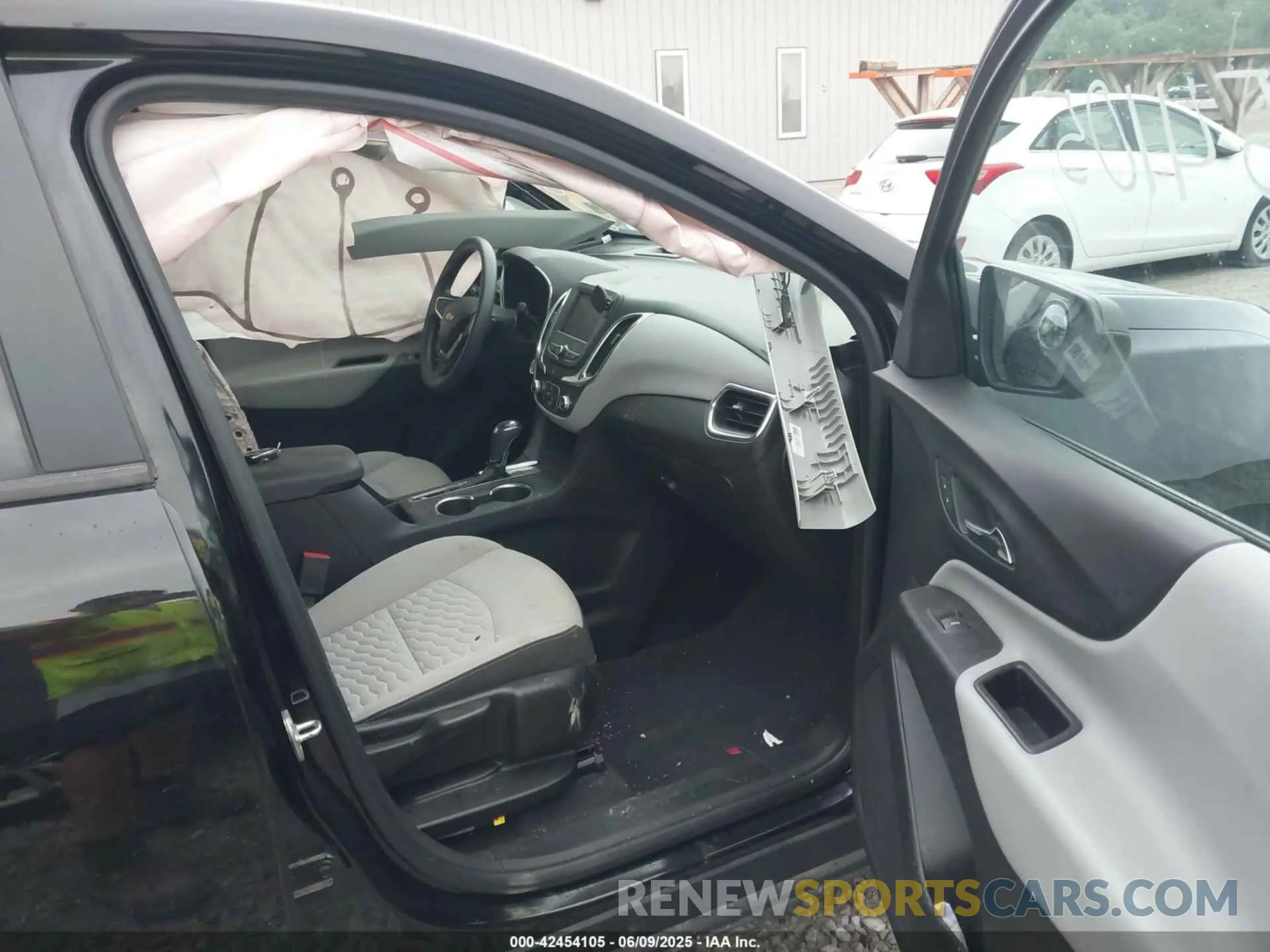 5 Photograph of a damaged car 2GNAXHEV6L6245018 CHEVROLET EQUINOX 2020