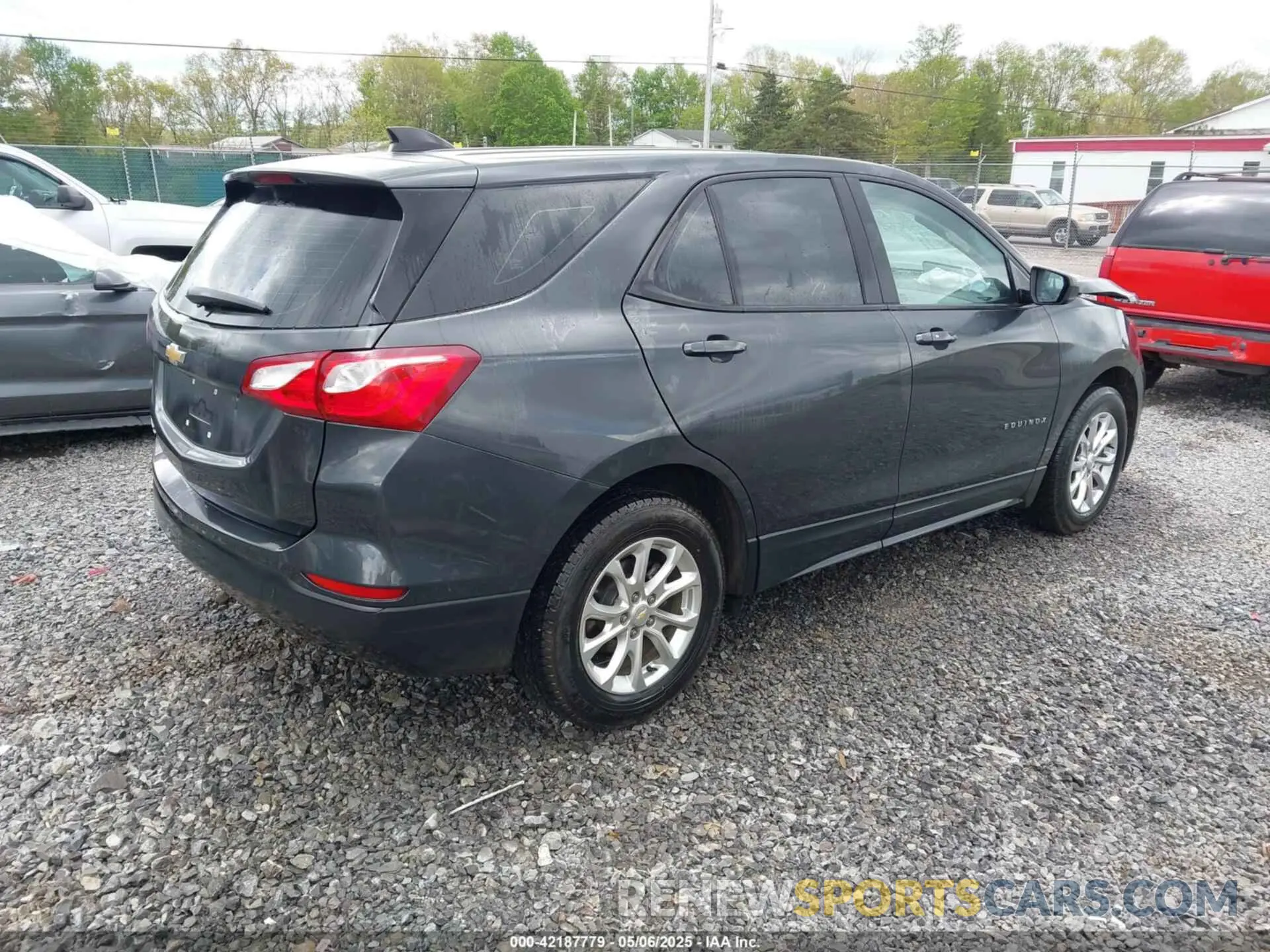 4 Photograph of a damaged car 2GNAXHEV6L6277807 CHEVROLET EQUINOX 2020