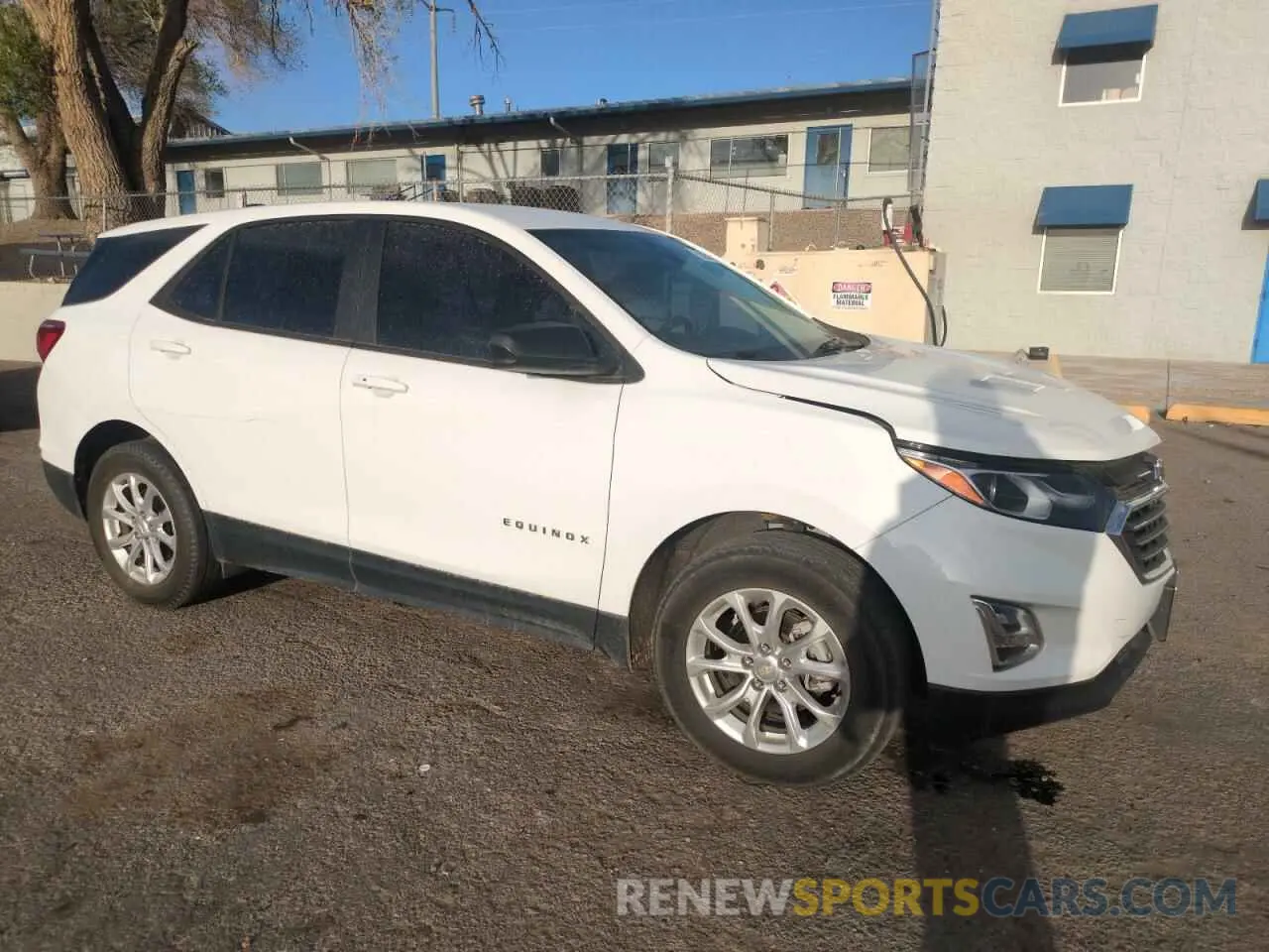 4 Photograph of a damaged car 2GNAXHEV7L6218667 CHEVROLET EQUINOX 2020