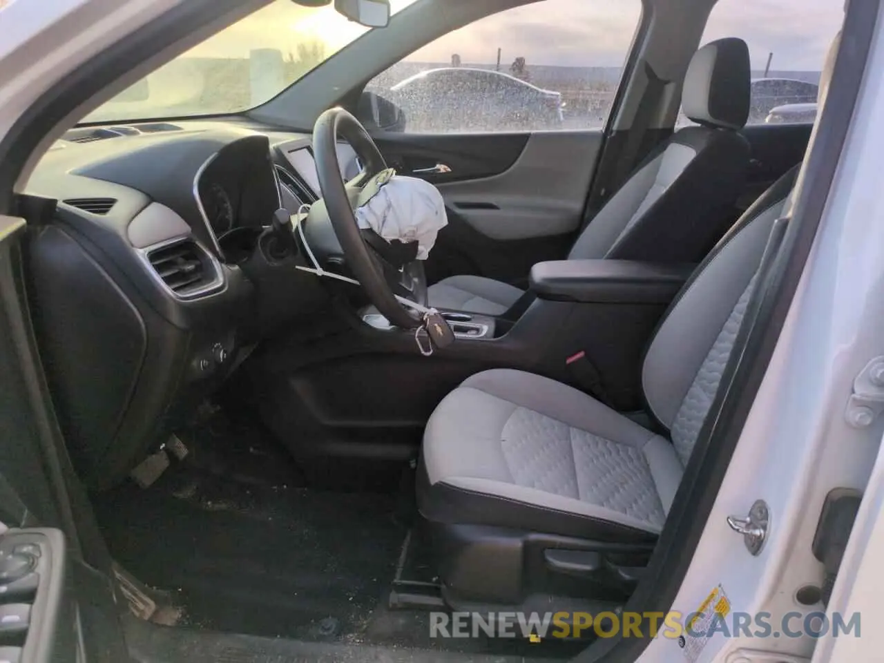 7 Photograph of a damaged car 2GNAXHEV7L6218667 CHEVROLET EQUINOX 2020