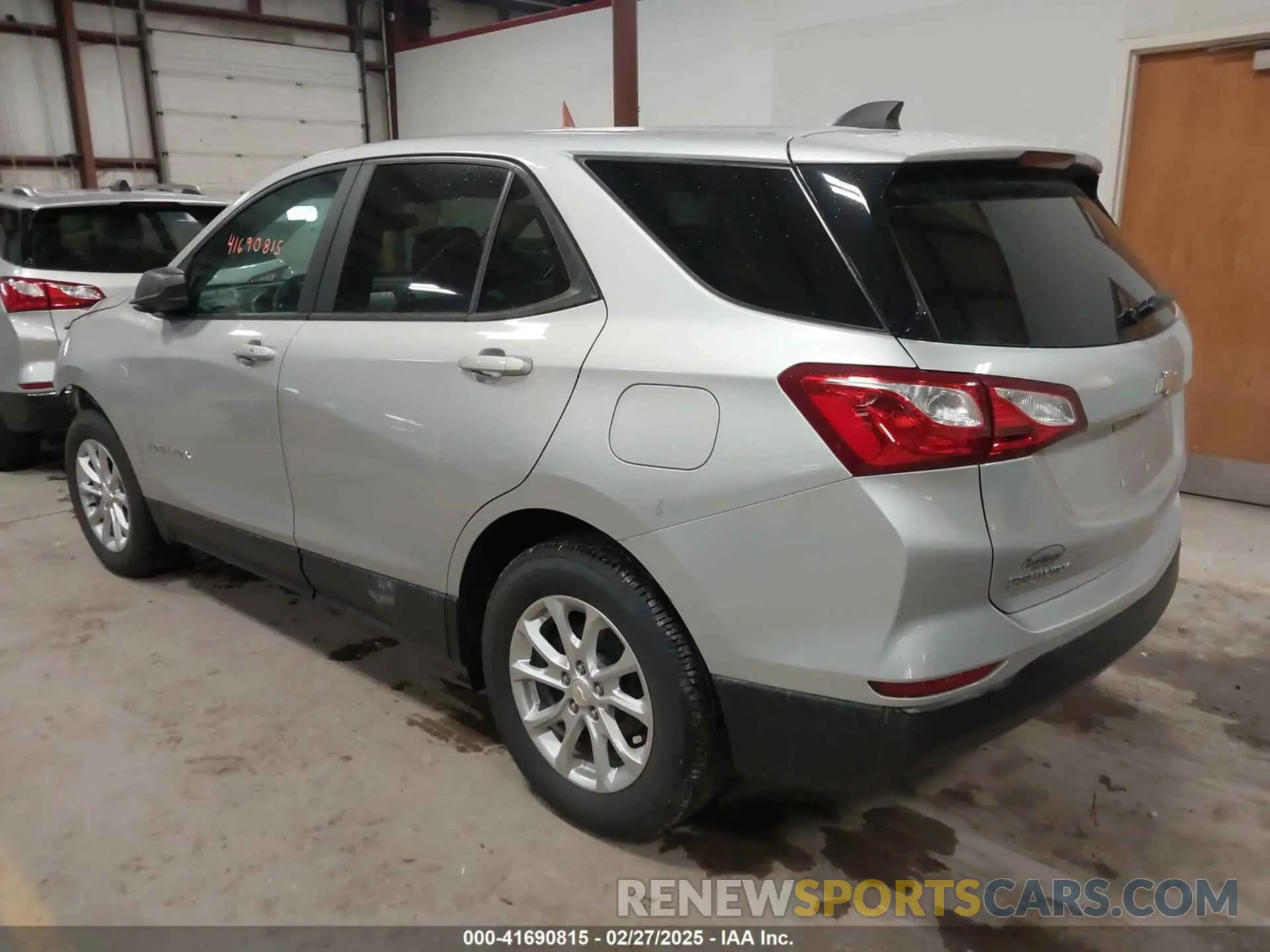 3 Фотография поврежденного автомобиля 2GNAXHEV8L6123485 CHEVROLET EQUINOX 2020