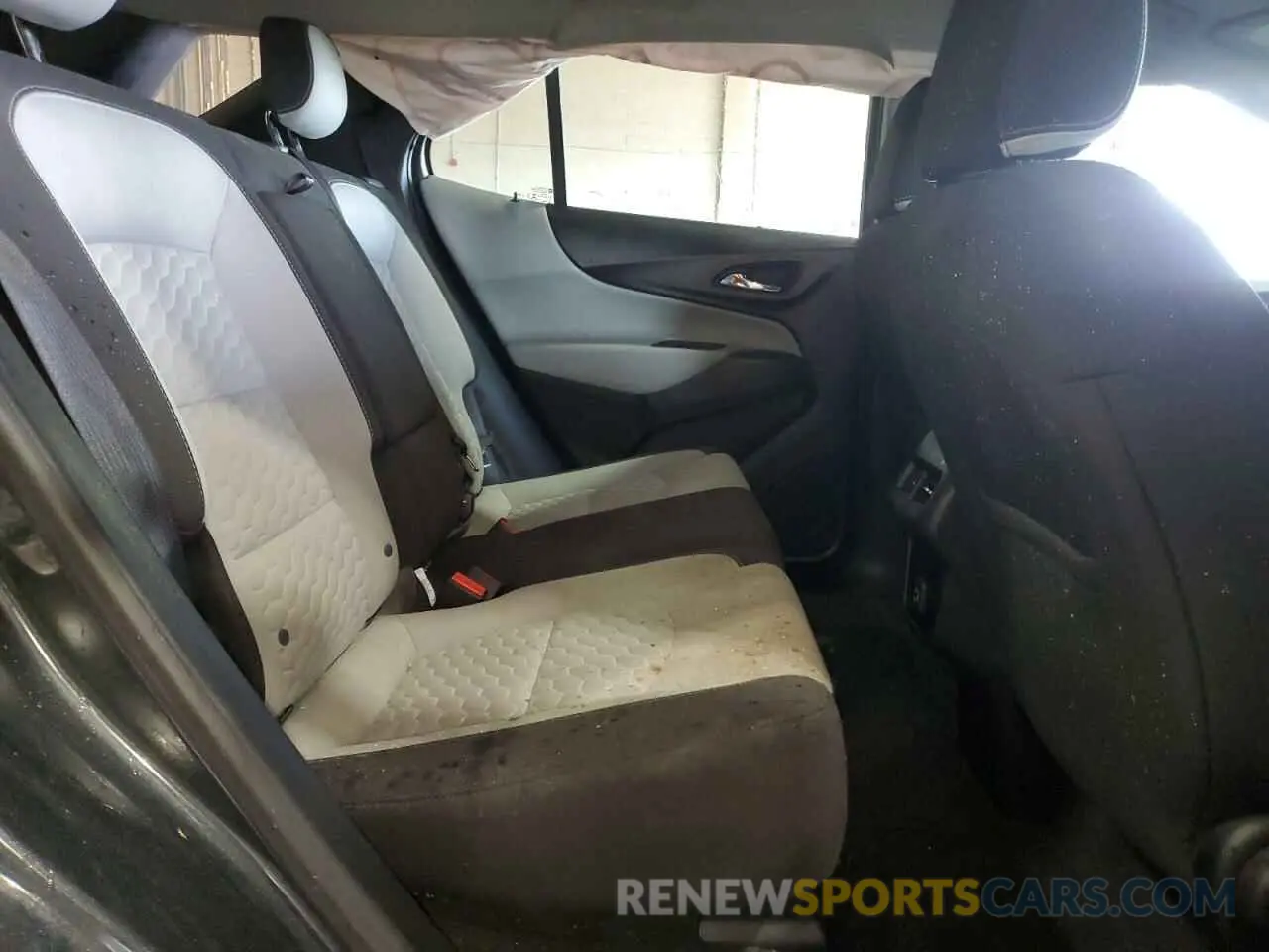 11 Photograph of a damaged car 2GNAXHEV8L6180088 CHEVROLET EQUINOX 2020