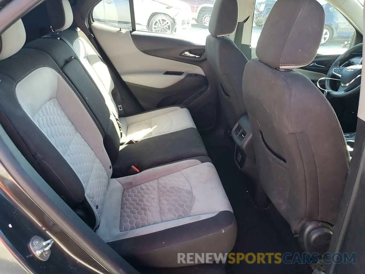 10 Photograph of a damaged car 2GNAXHEV8L6279350 CHEVROLET EQUINOX 2020
