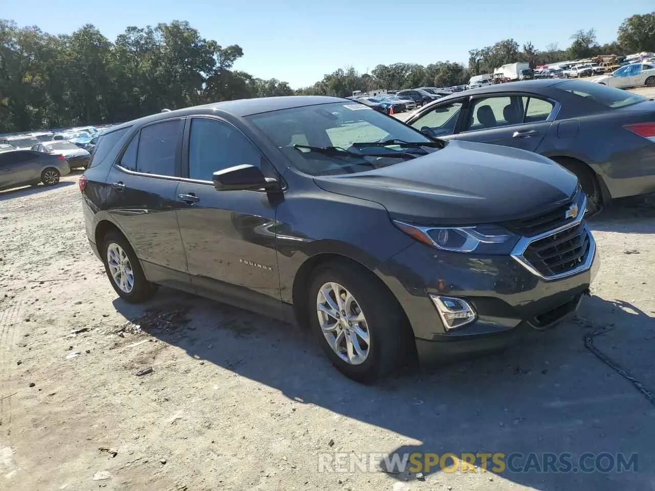 4 Photograph of a damaged car 2GNAXHEV9L6272343 CHEVROLET EQUINOX 2020