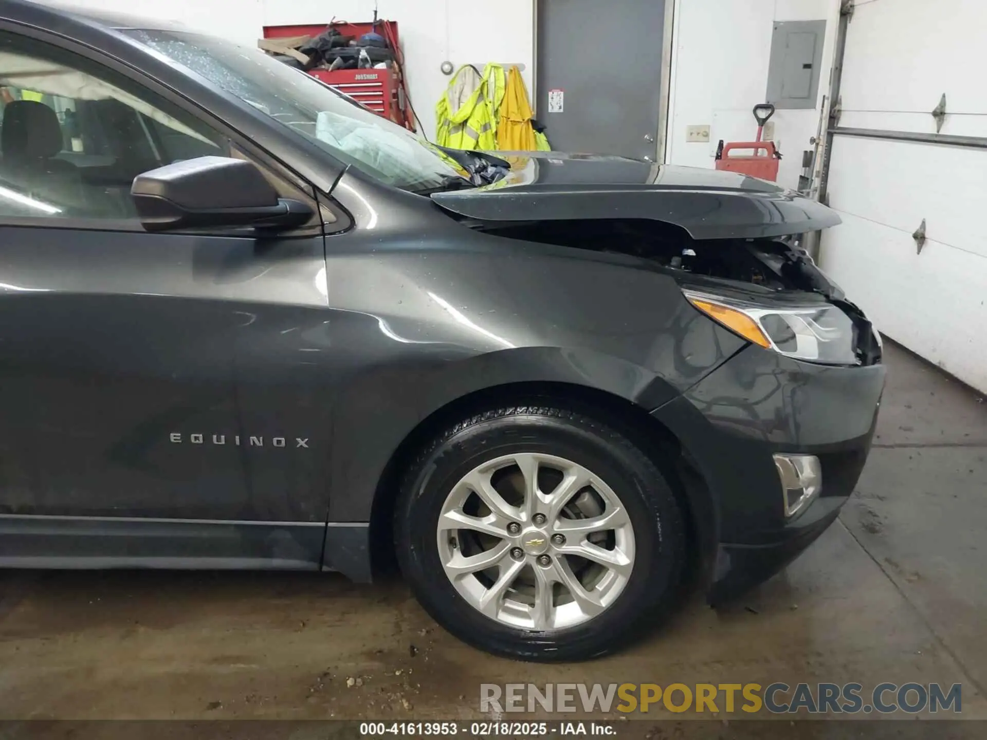 18 Photograph of a damaged car 2GNAXHEVXL6245796 CHEVROLET EQUINOX 2020