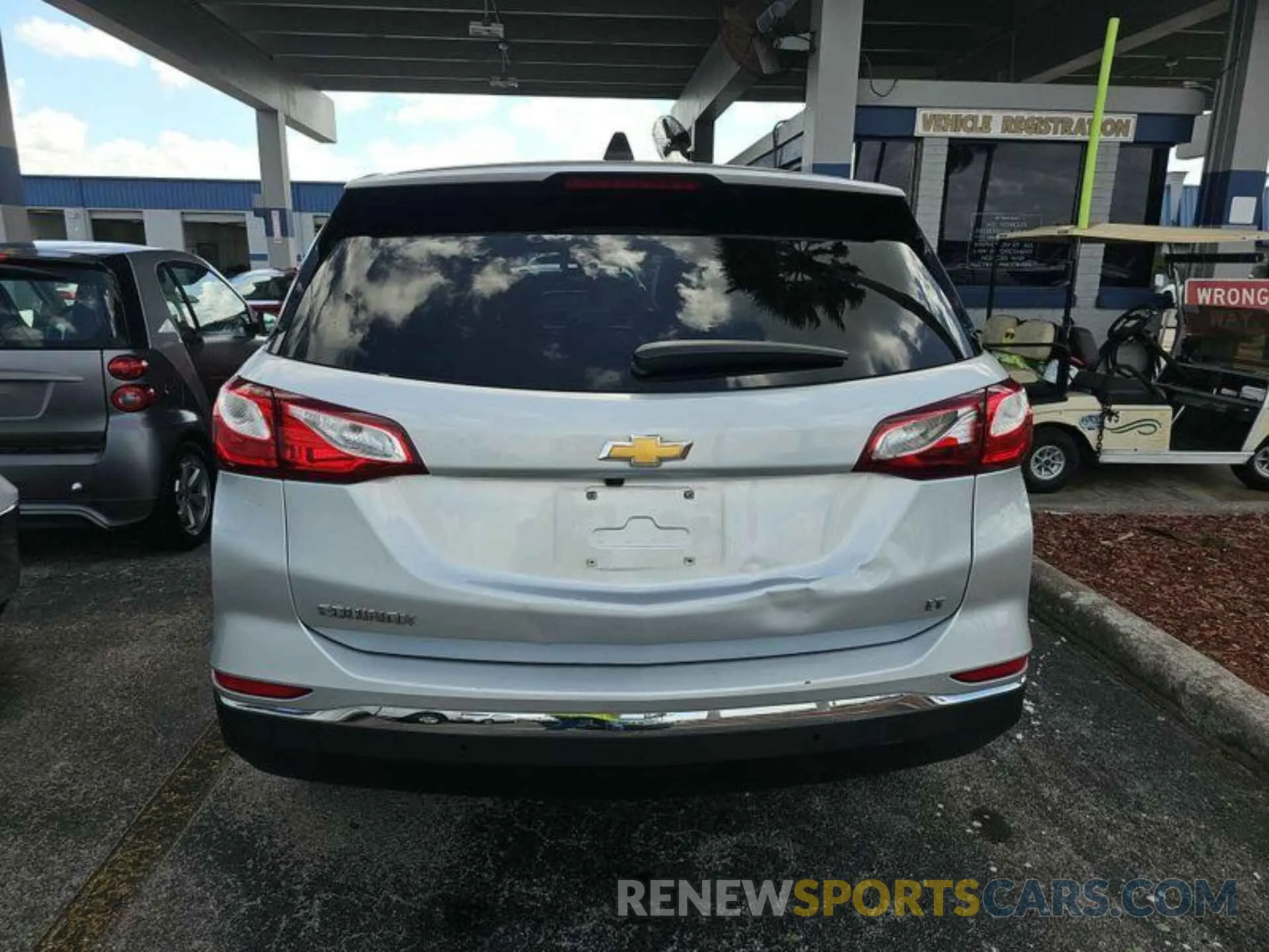 4 Фотография поврежденного автомобиля 2GNAXJEV0L6239187 CHEVROLET EQUINOX 2020