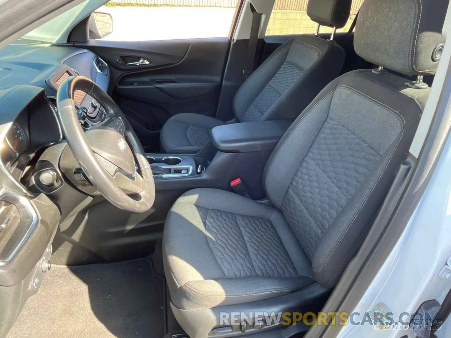 3 Фотография поврежденного автомобиля 2GNAXJEV2L6244584 CHEVROLET EQUINOX 2020