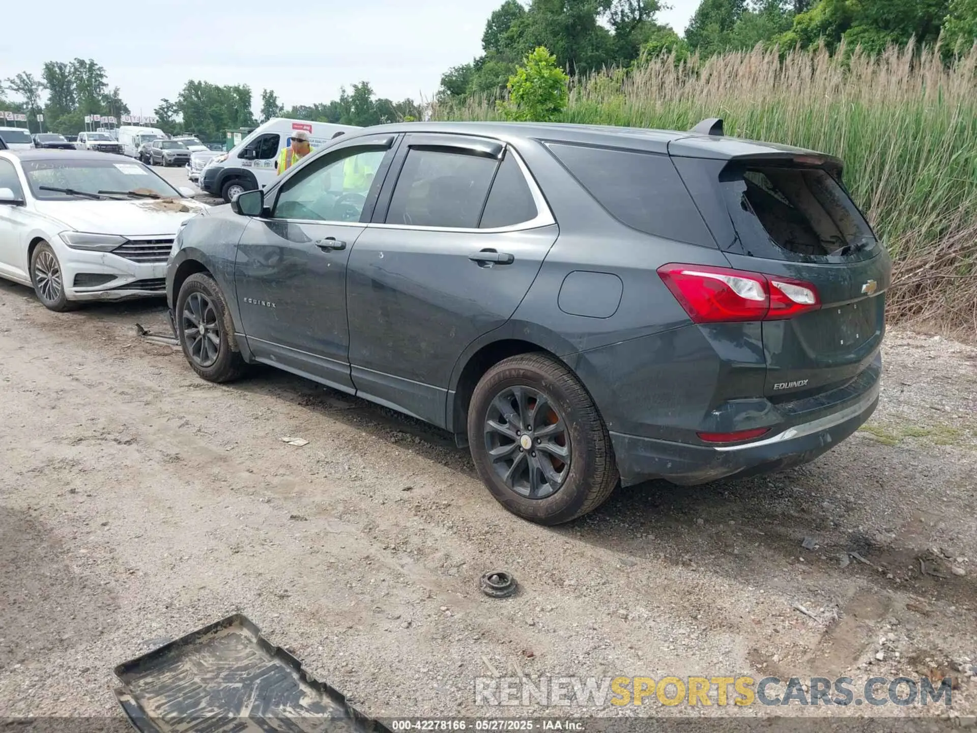 3 Photograph of a damaged car 2GNAXJEV3L6107136 CHEVROLET EQUINOX 2020