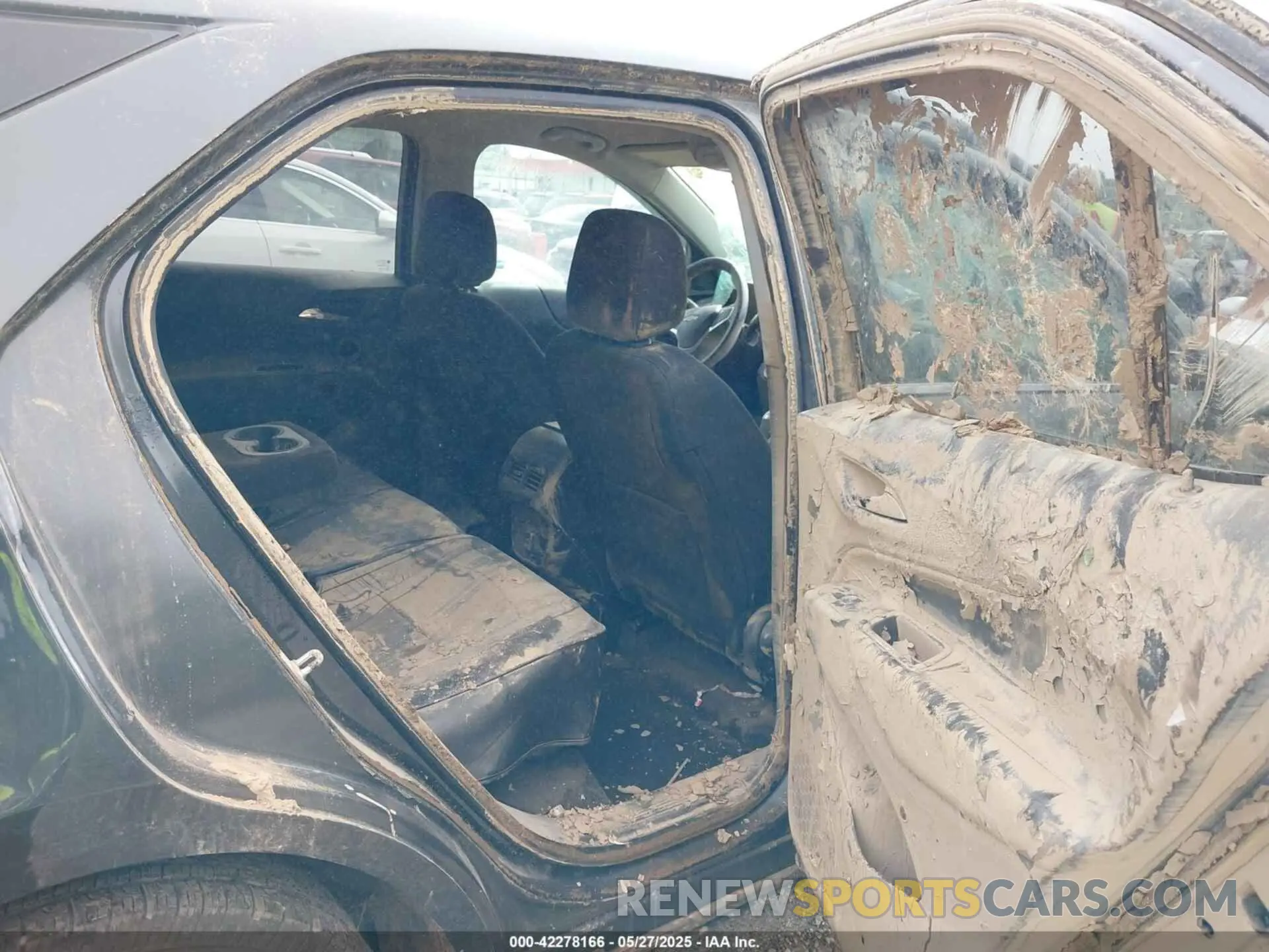 8 Photograph of a damaged car 2GNAXJEV3L6107136 CHEVROLET EQUINOX 2020