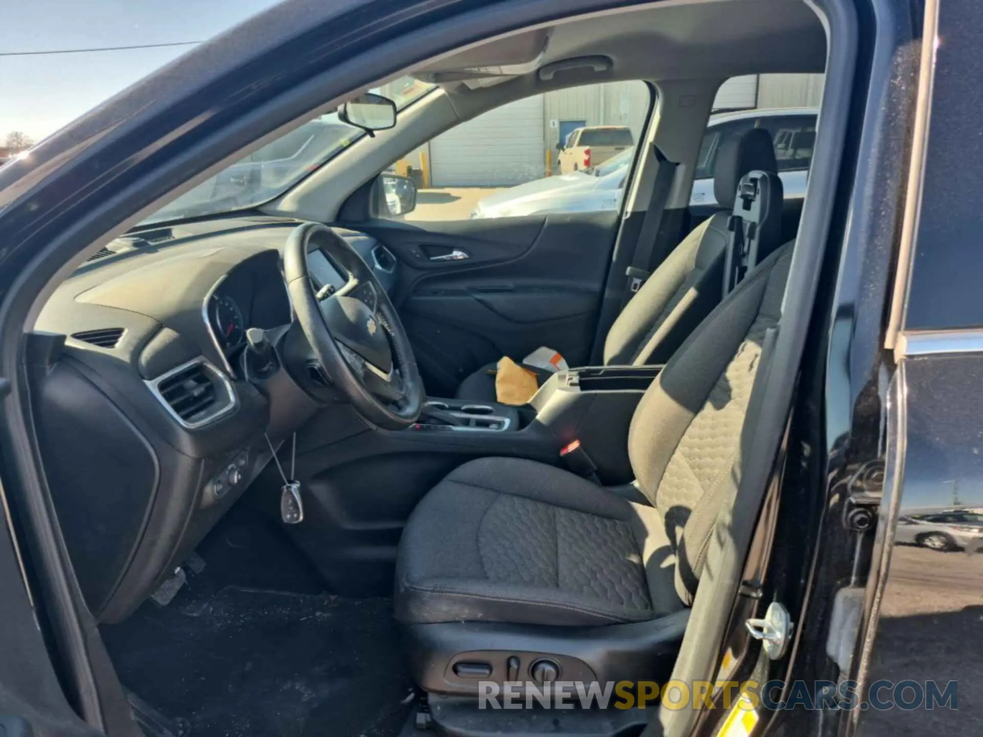 18 Photograph of a damaged car 2GNAXJEV3L6238194 CHEVROLET EQUINOX 2020