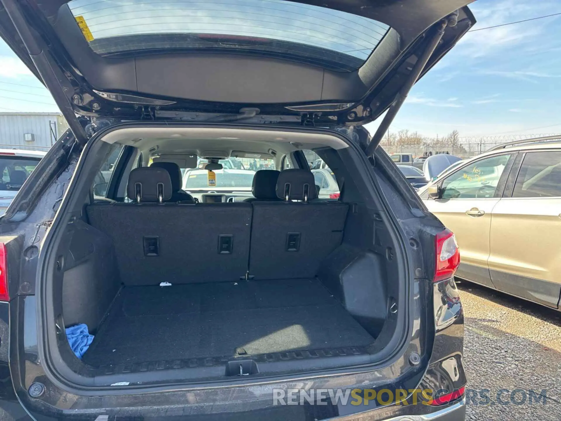 25 Photograph of a damaged car 2GNAXJEV3L6238194 CHEVROLET EQUINOX 2020
