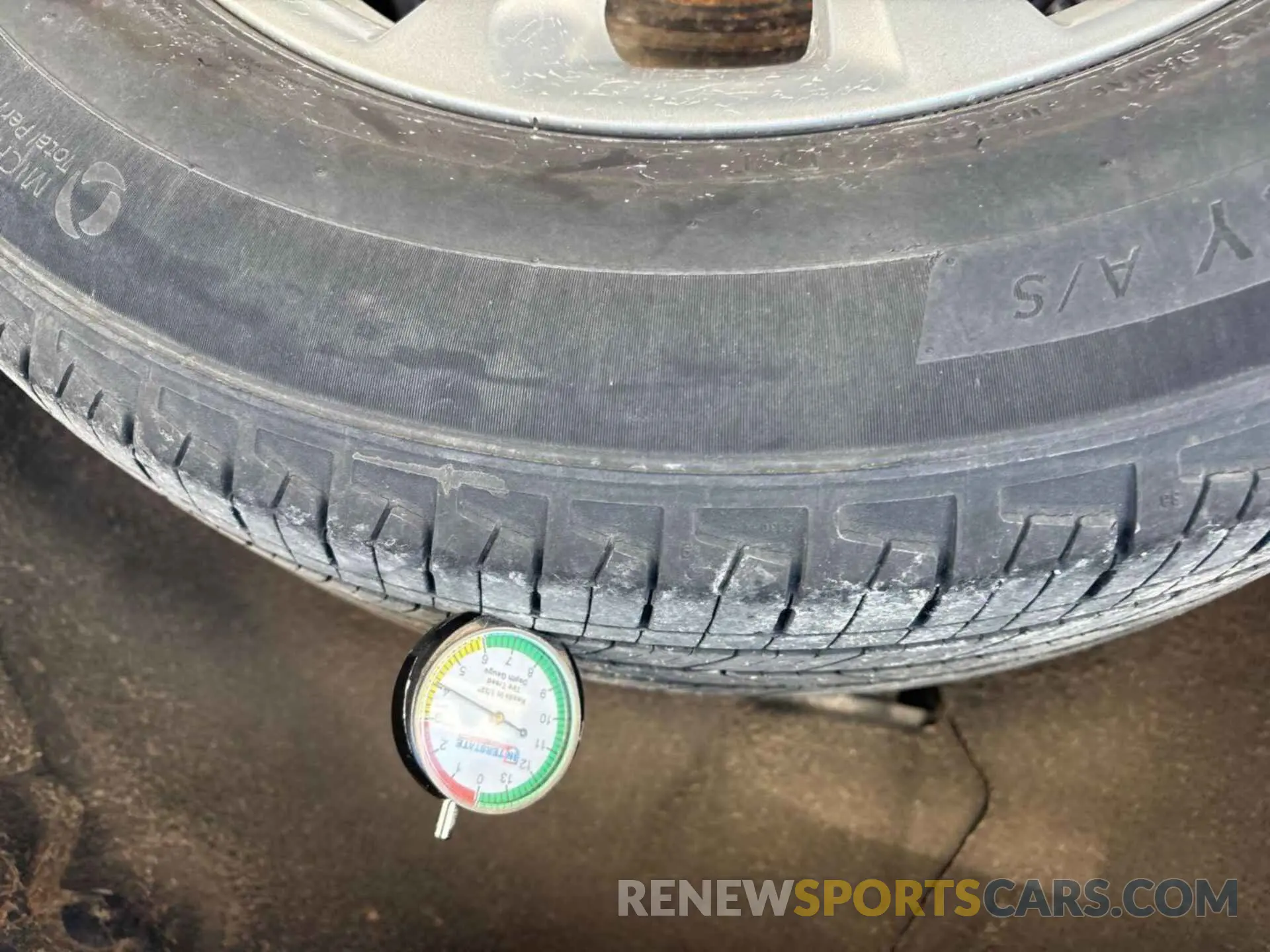 27 Photograph of a damaged car 2GNAXJEV3L6238194 CHEVROLET EQUINOX 2020