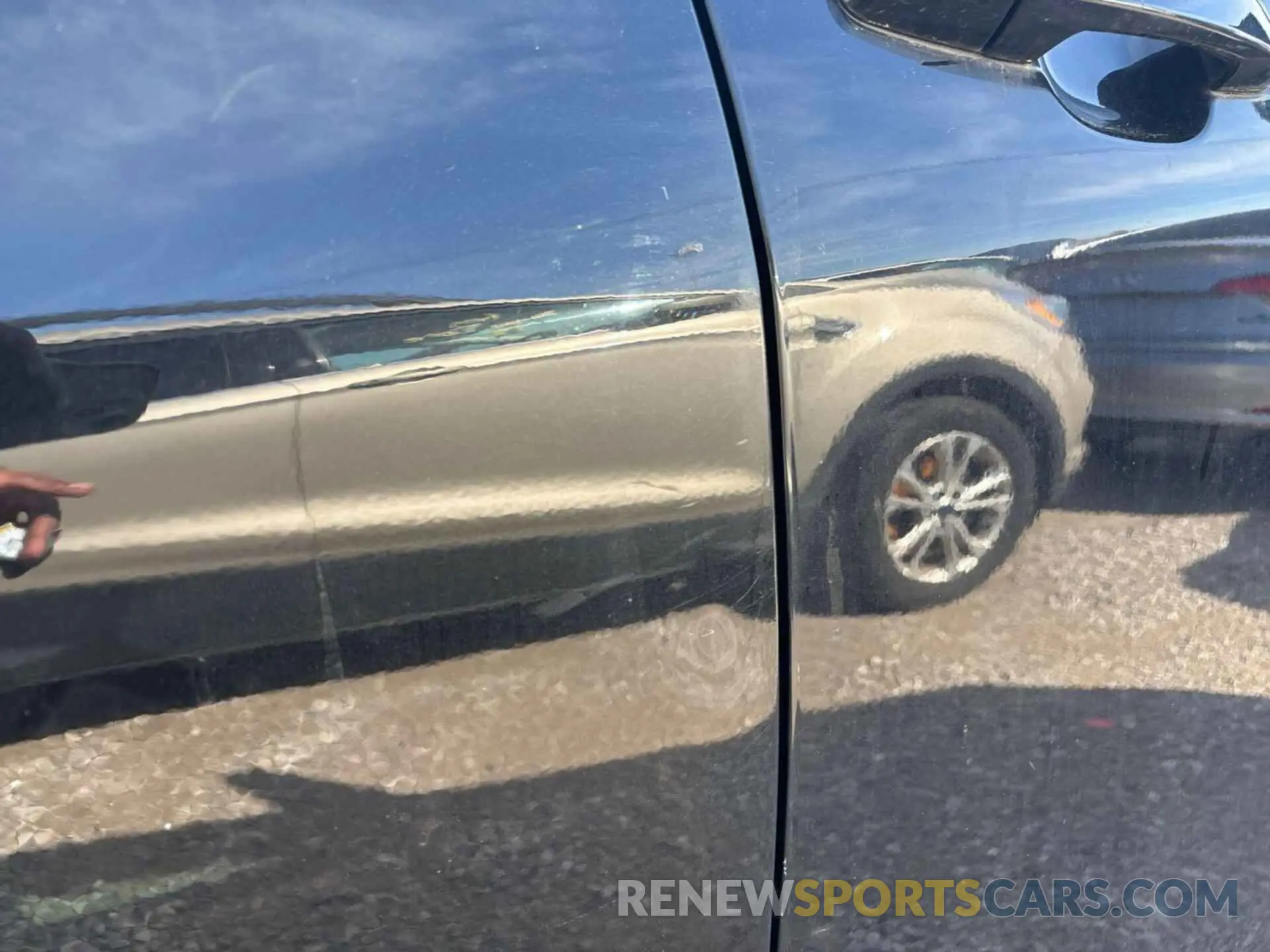 4 Photograph of a damaged car 2GNAXJEV3L6238194 CHEVROLET EQUINOX 2020