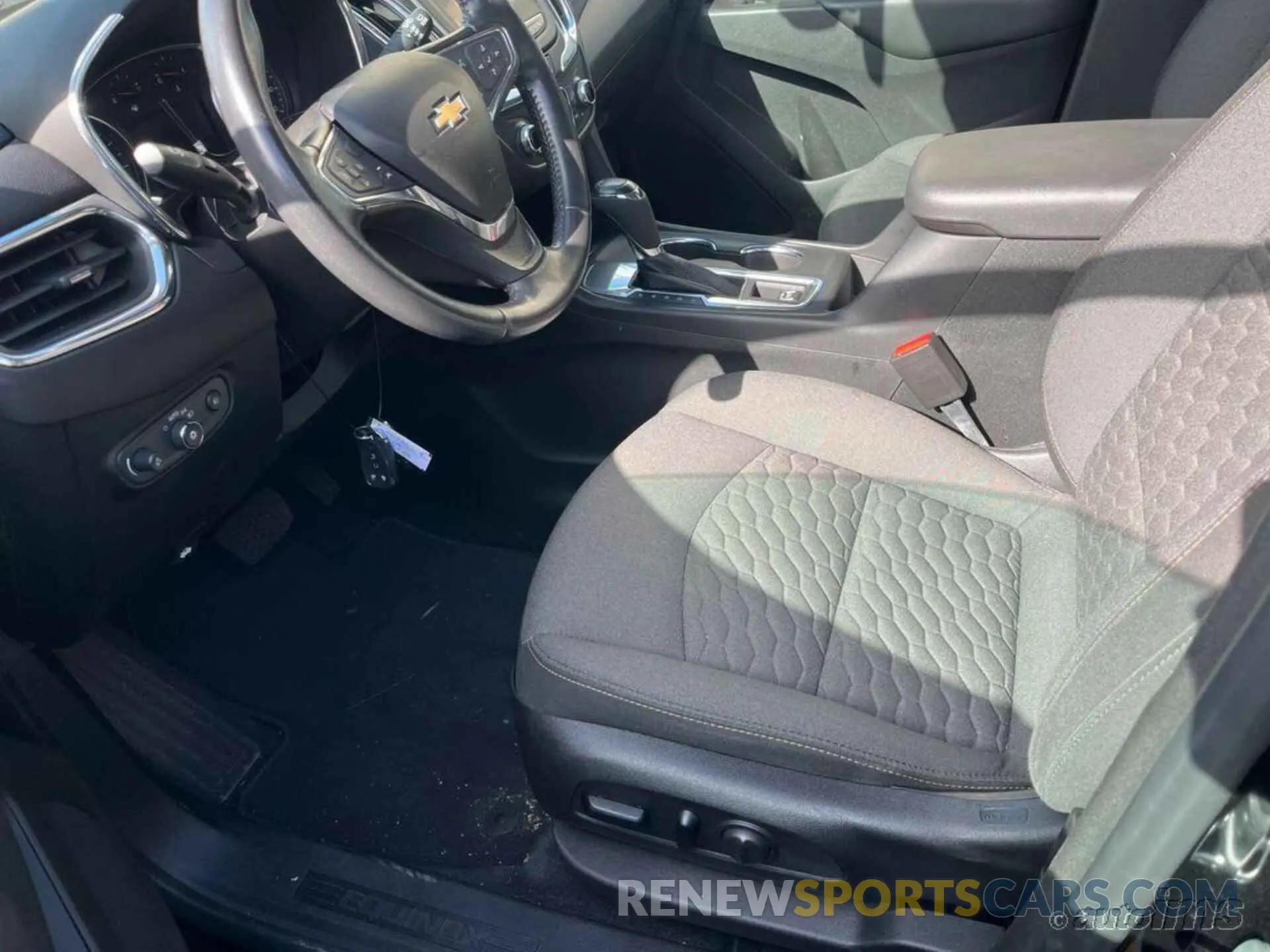 9 Фотография поврежденного автомобиля 2GNAXJEV3L6241760 CHEVROLET EQUINOX 2020