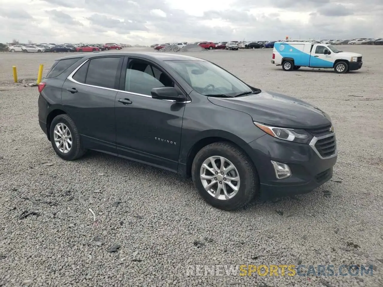4 Photograph of a damaged car 2GNAXJEV3L6269140 CHEVROLET EQUINOX 2020