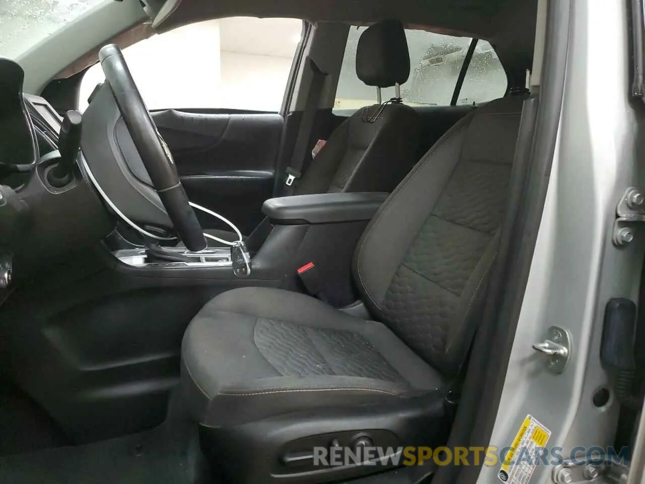 7 Photograph of a damaged car 2GNAXJEV4L6109459 CHEVROLET EQUINOX 2020