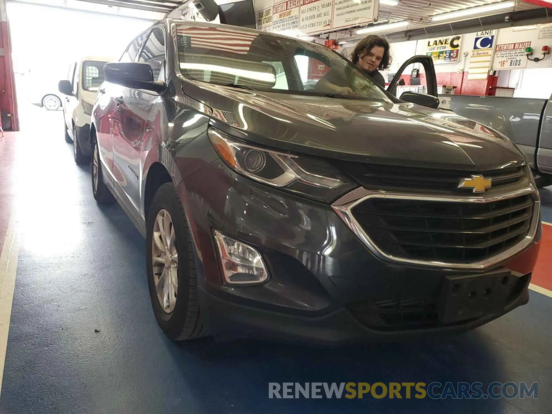 5 Photograph of a damaged car 2GNAXJEV4L6156524 CHEVROLET EQUINOX 2020
