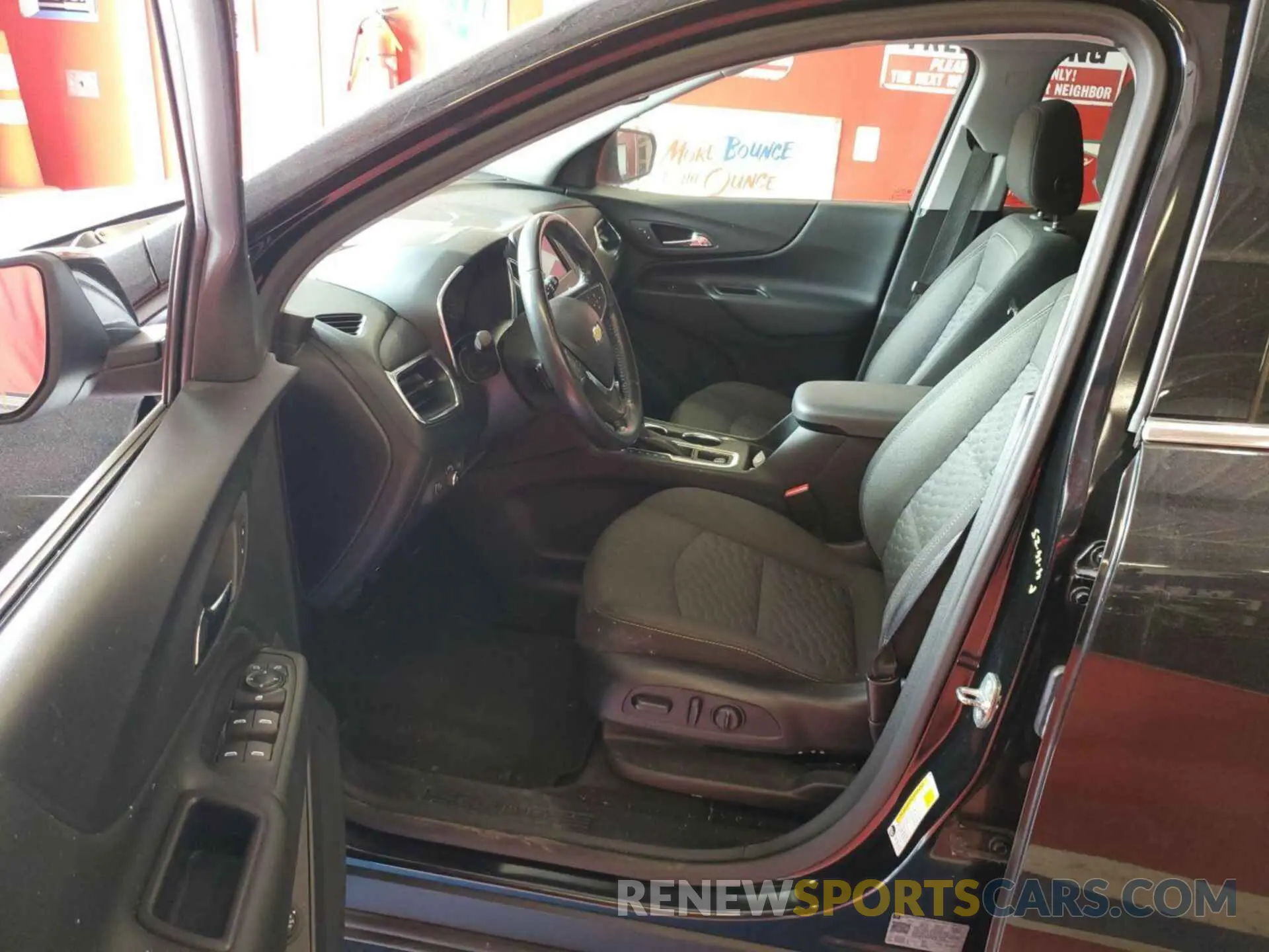 12 Photograph of a damaged car 2GNAXJEV4L6157270 CHEVROLET EQUINOX 2020