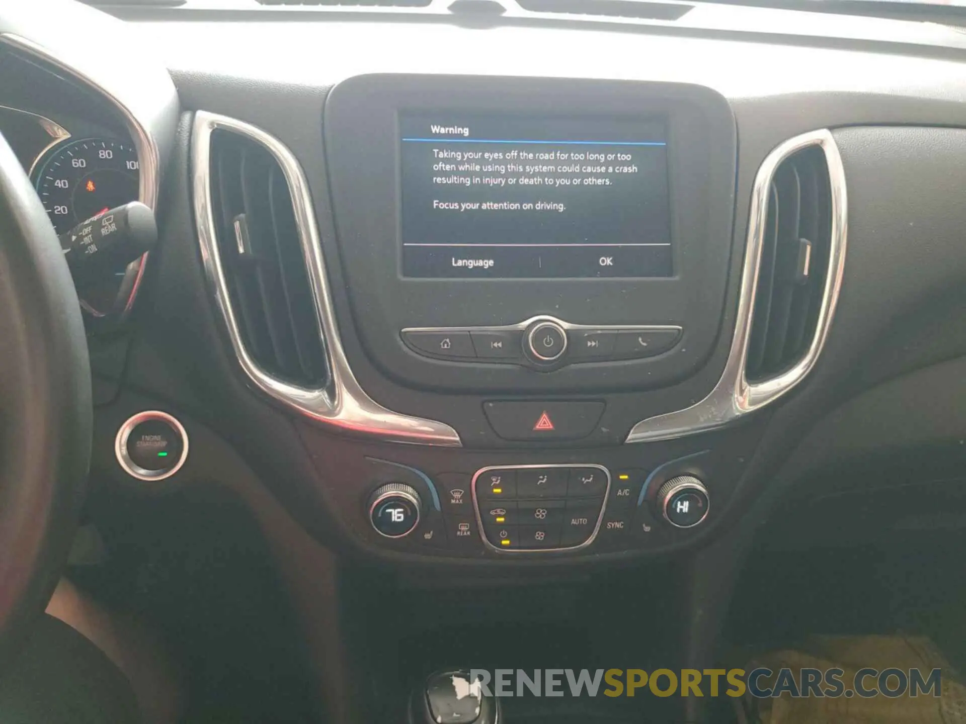 24 Photograph of a damaged car 2GNAXJEV4L6157270 CHEVROLET EQUINOX 2020