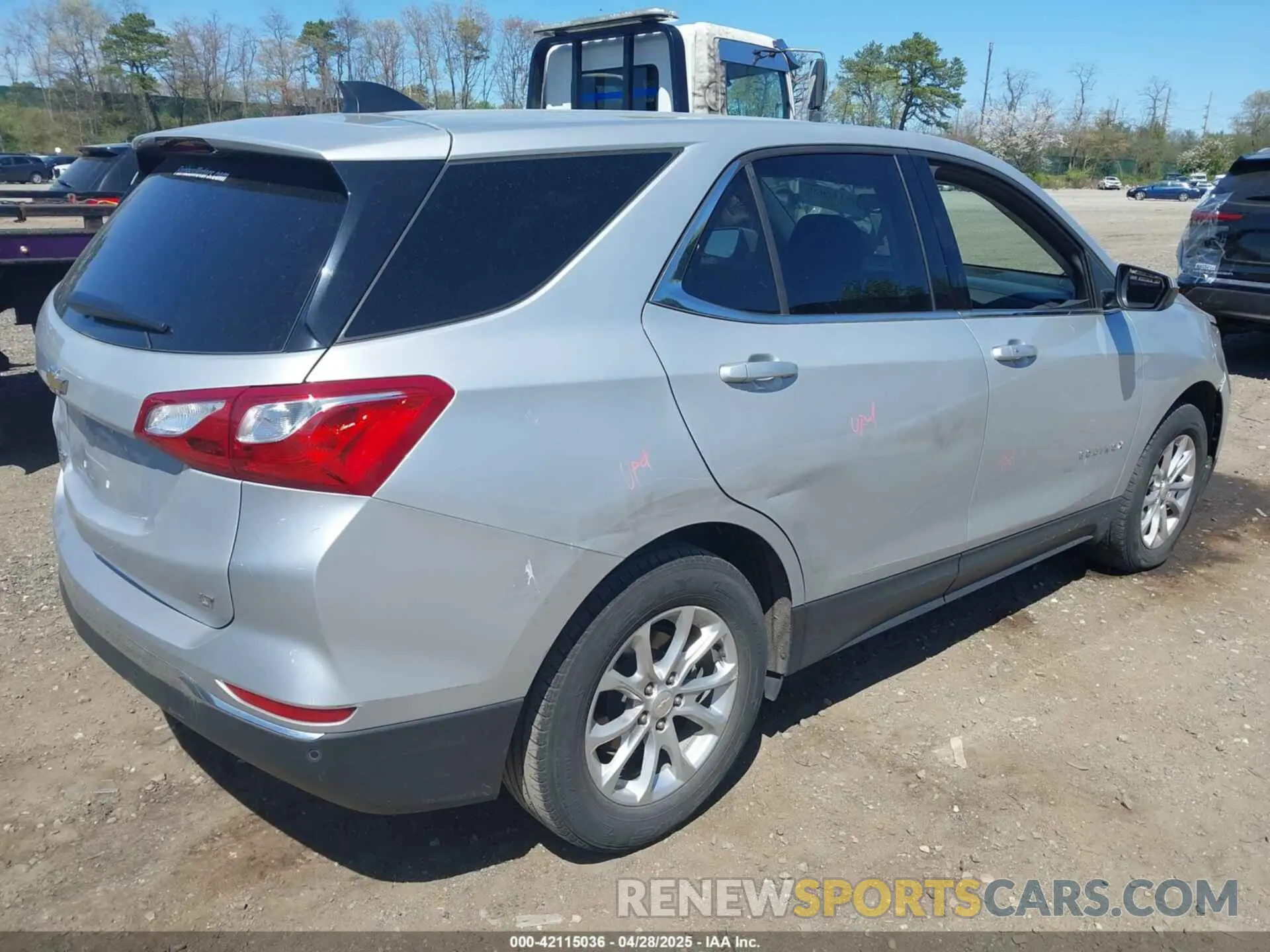 4 Photograph of a damaged car 2GNAXJEV4L6191855 CHEVROLET EQUINOX 2020