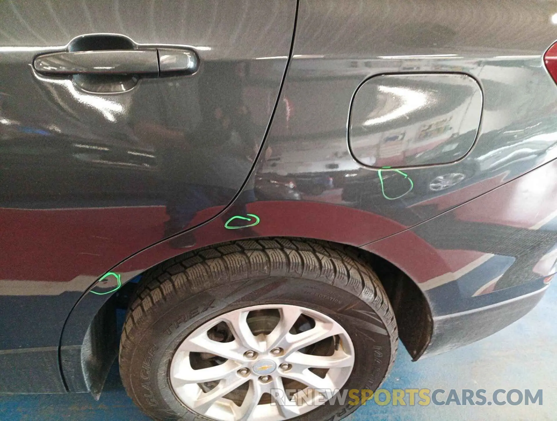 28 Photograph of a damaged car 2GNAXJEV4L6230850 CHEVROLET EQUINOX 2020
