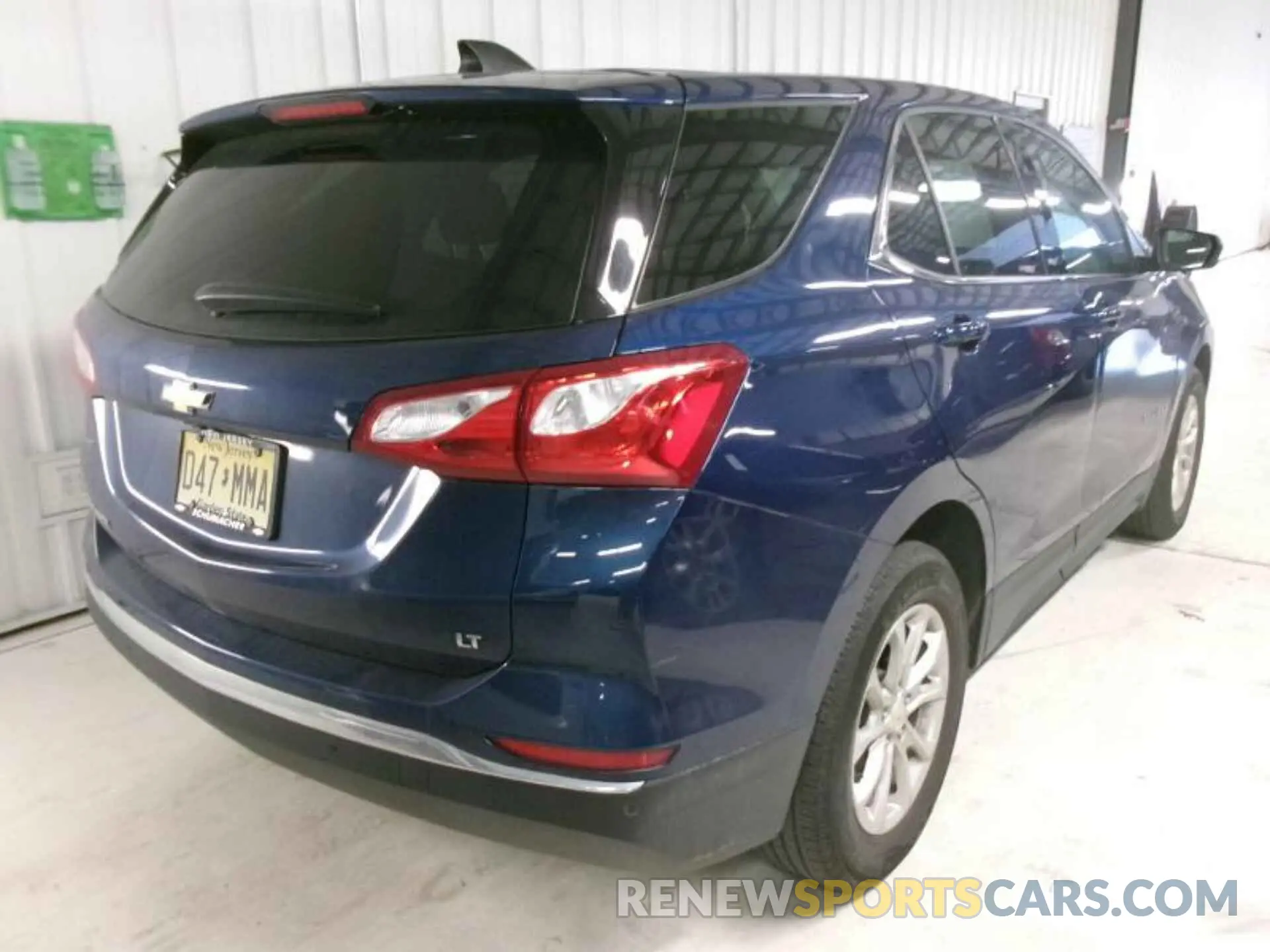 6 Photograph of a damaged car 2GNAXJEV4L6233196 CHEVROLET EQUINOX 2020