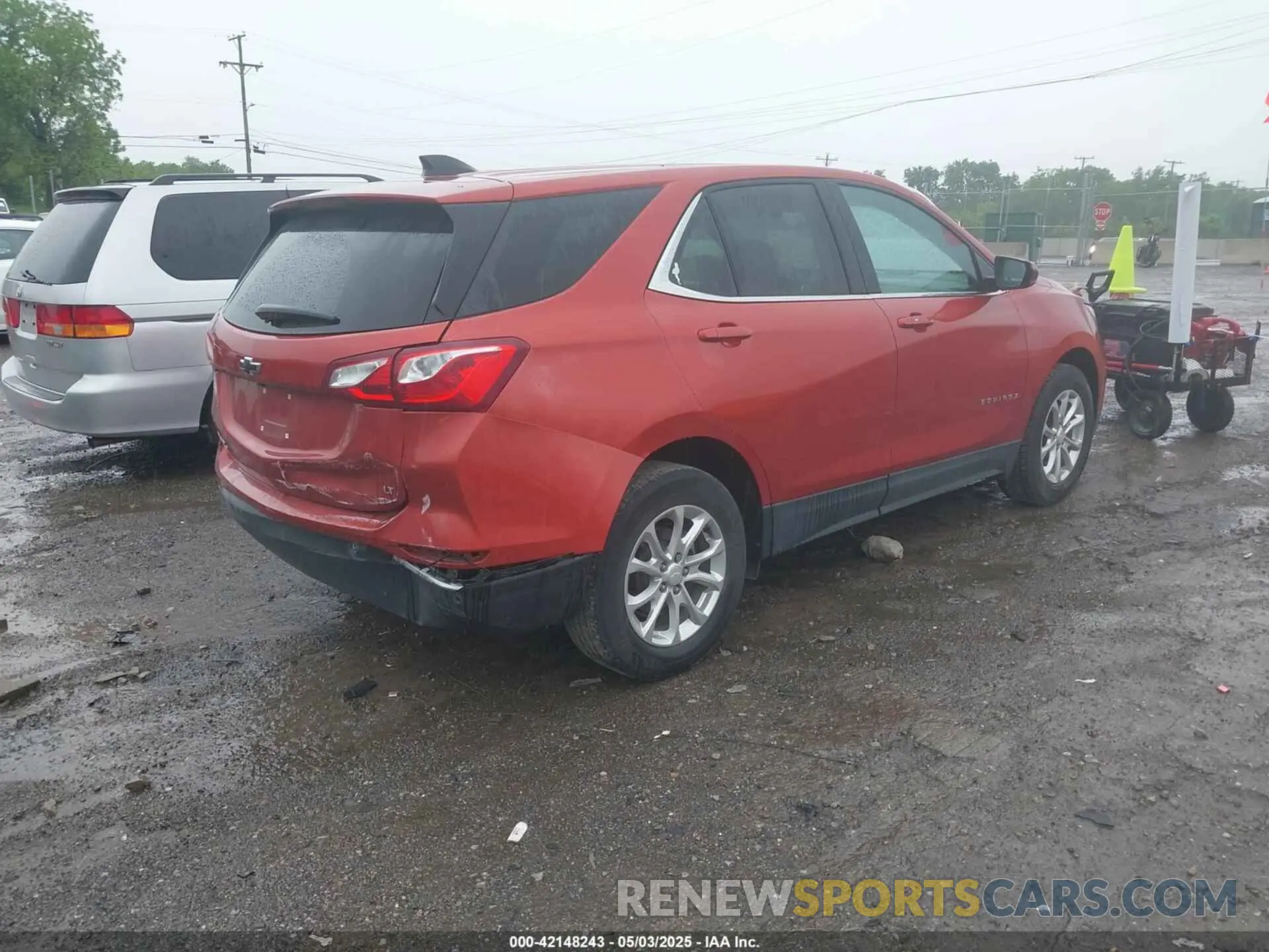 4 Photograph of a damaged car 2GNAXJEV4L6245574 CHEVROLET EQUINOX 2020
