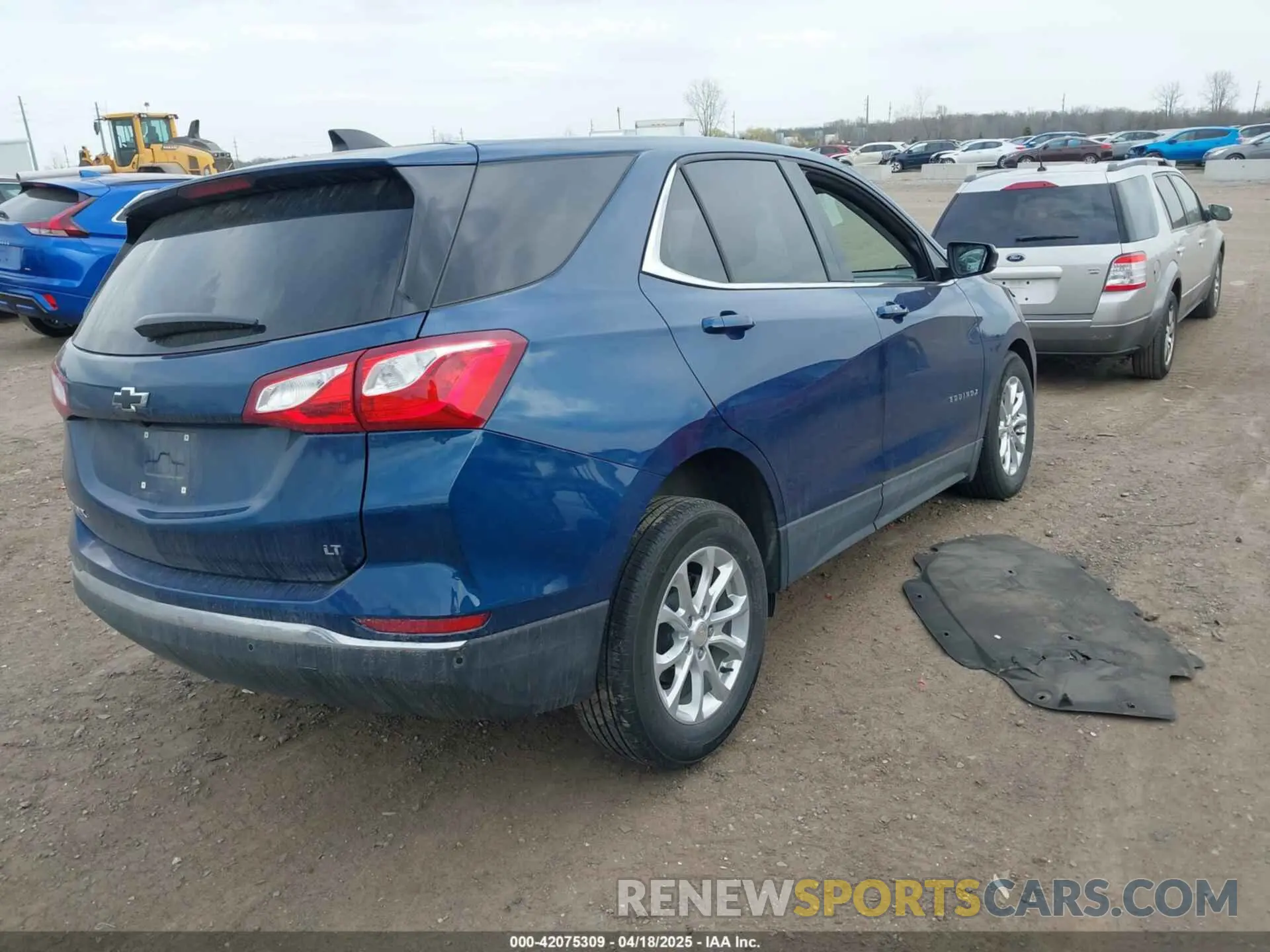 4 Photograph of a damaged car 2GNAXJEV4L6285556 CHEVROLET EQUINOX 2020