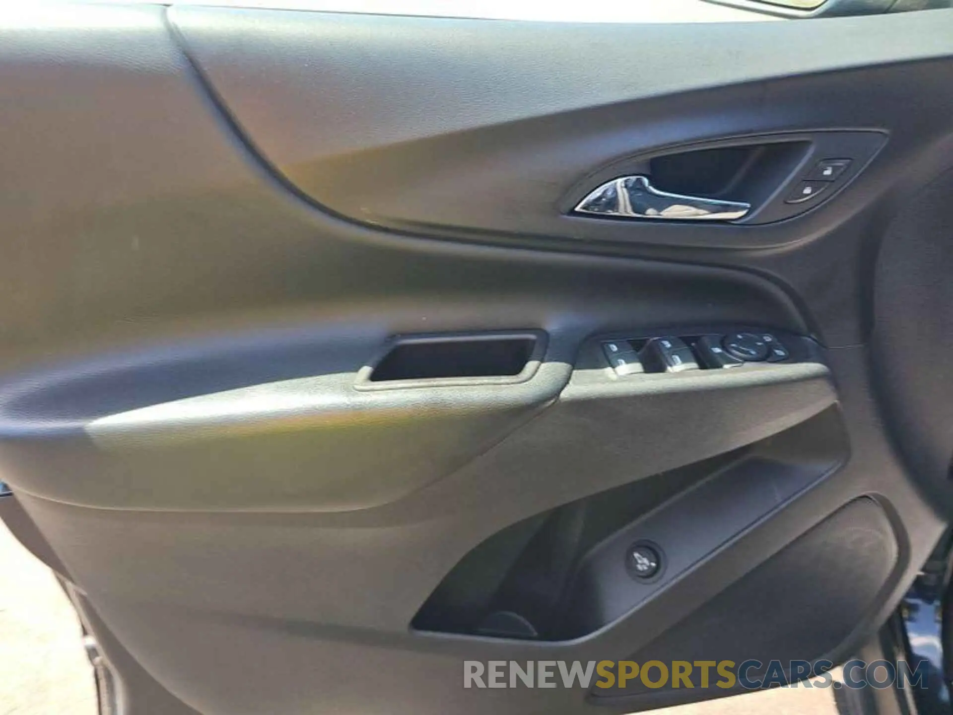 2 Photograph of a damaged car 2GNAXJEV5L6233448 CHEVROLET EQUINOX 2020
