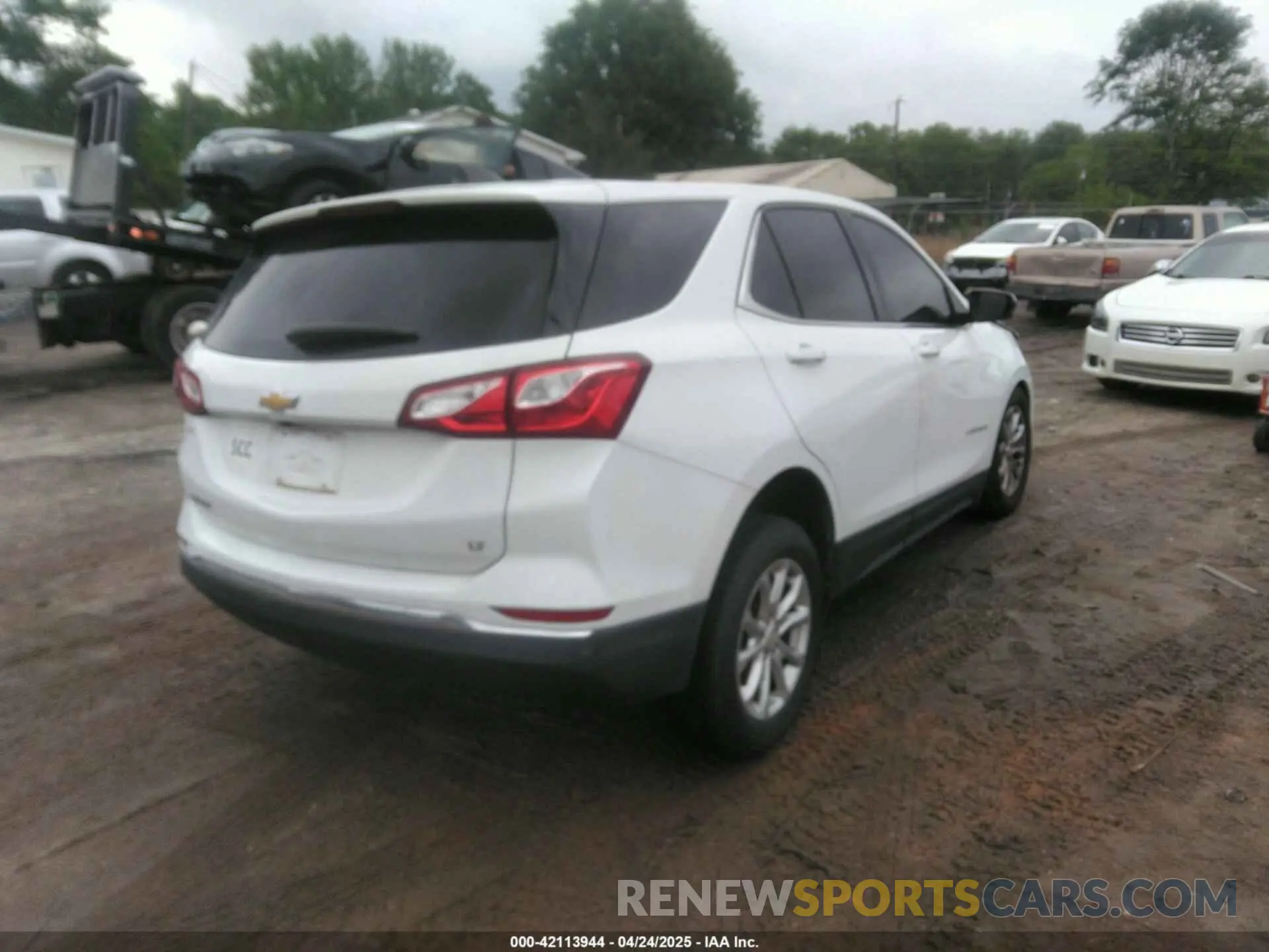 4 Photograph of a damaged car 2GNAXJEV6L6126540 CHEVROLET EQUINOX 2020