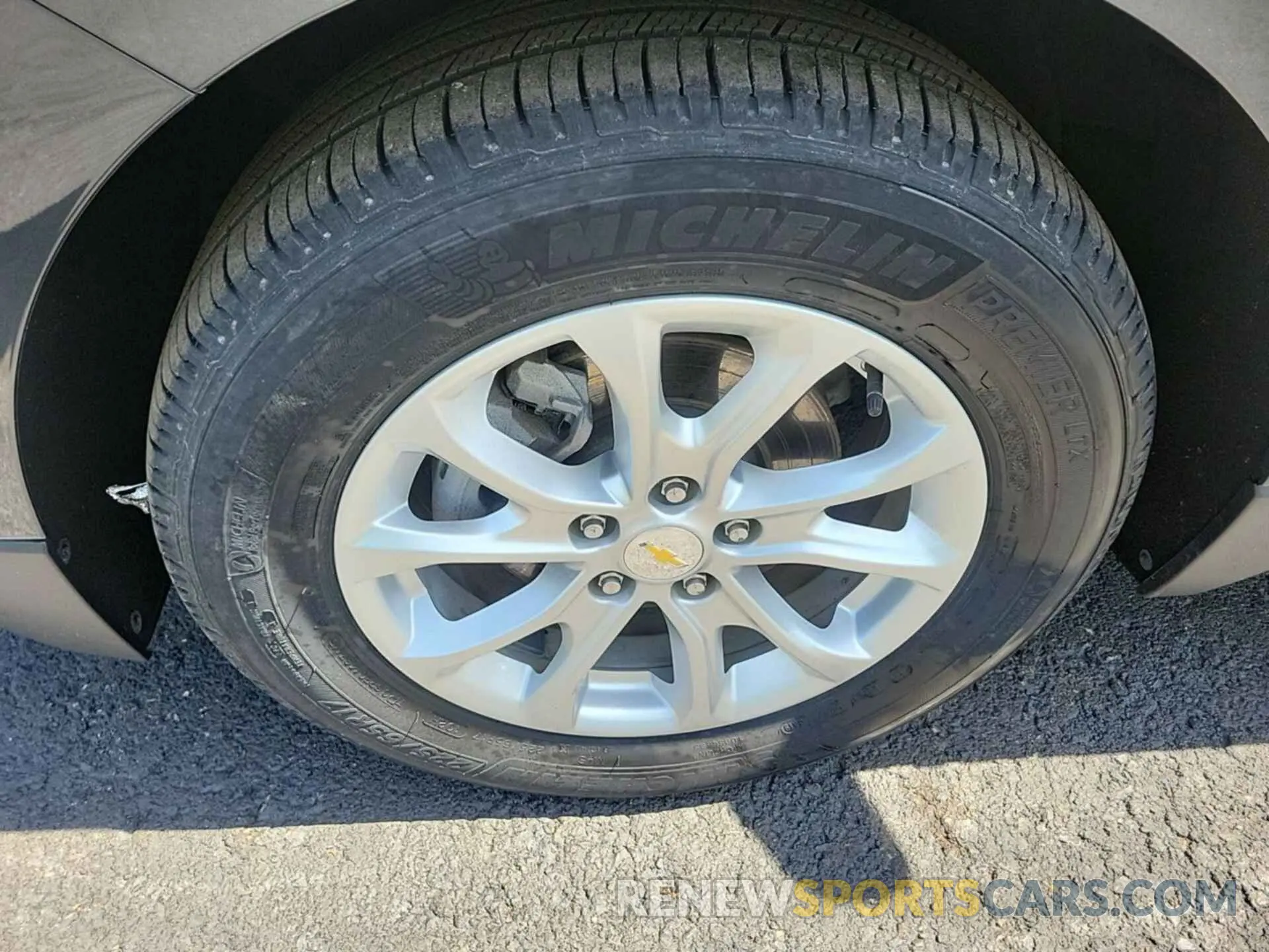 24 Photograph of a damaged car 2GNAXJEV6L6155245 CHEVROLET EQUINOX 2020