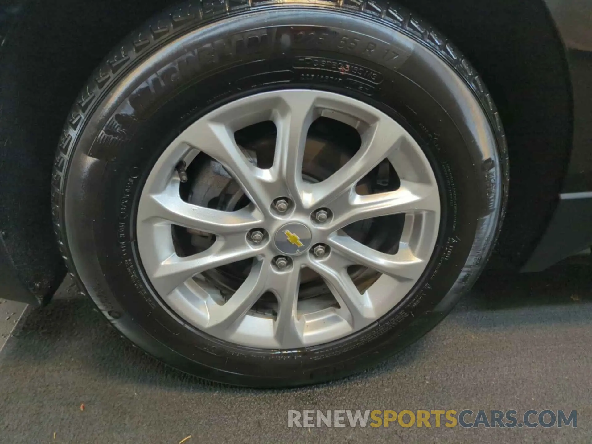 33 Photograph of a damaged car 2GNAXJEV6L6231062 CHEVROLET EQUINOX 2020