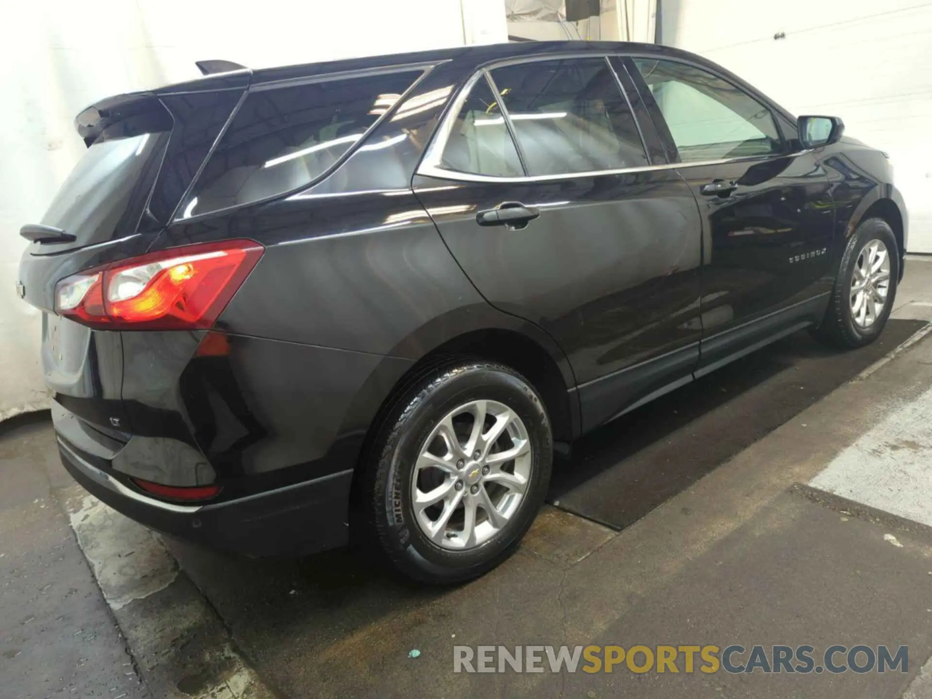 8 Photograph of a damaged car 2GNAXJEV6L6231062 CHEVROLET EQUINOX 2020