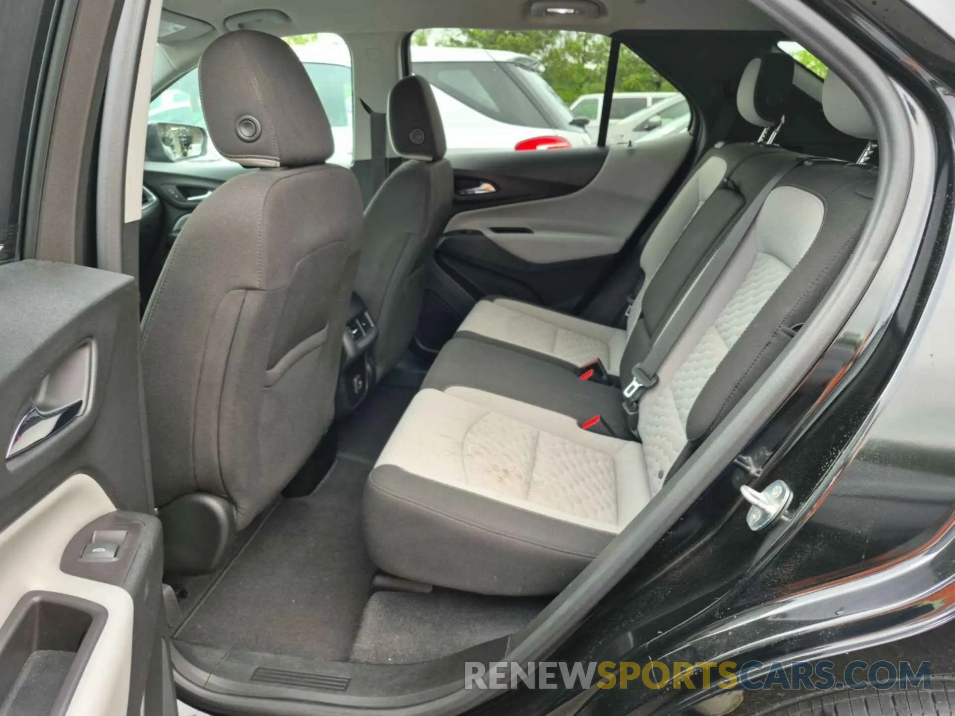 29 Photograph of a damaged car 2GNAXJEV6L6232146 CHEVROLET EQUINOX 2020