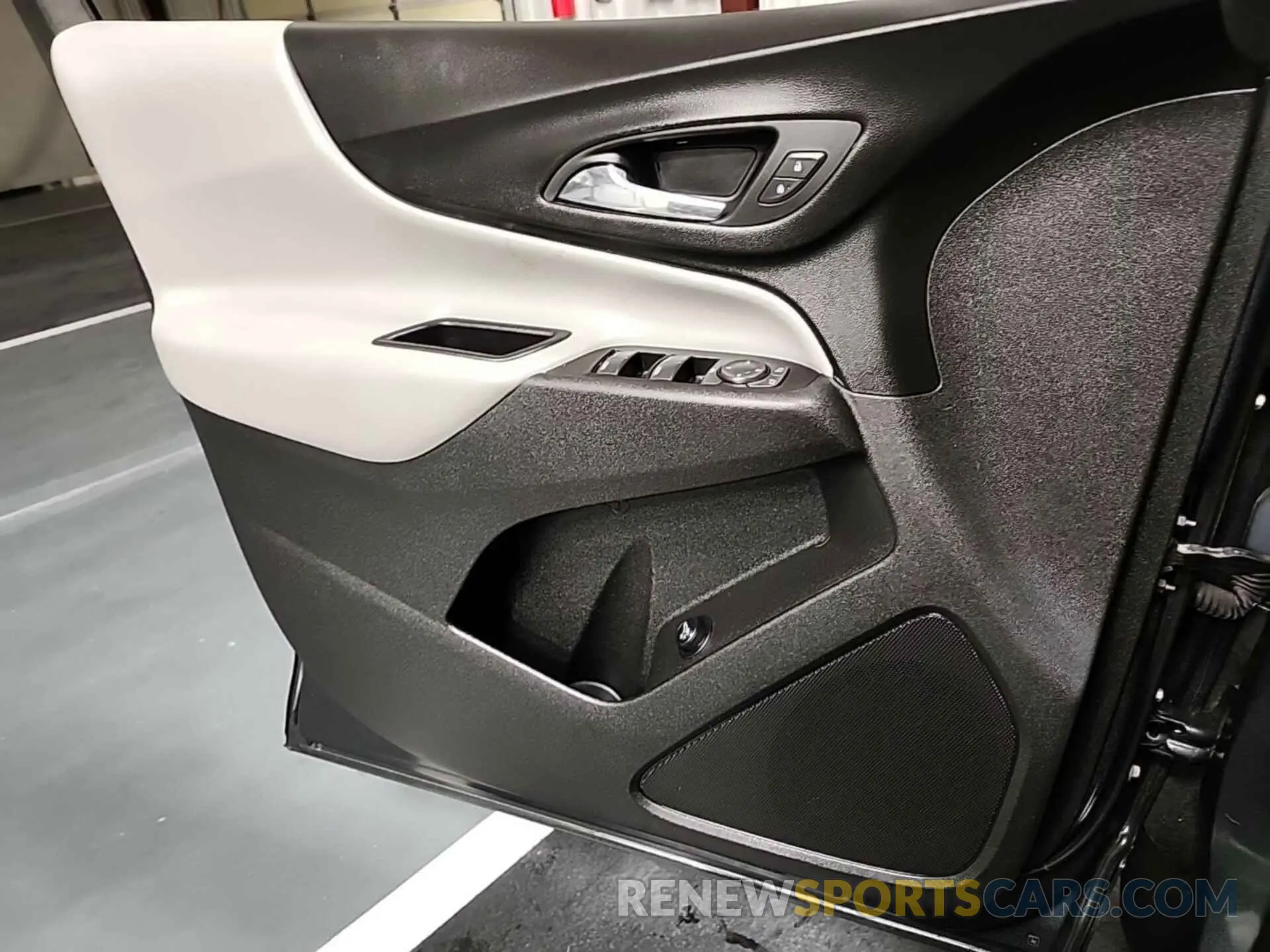 1 Photograph of a damaged car 2GNAXJEV7L6151527 CHEVROLET EQUINOX 2020