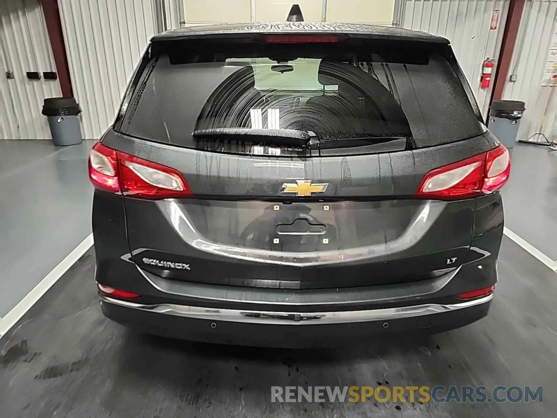4 Photograph of a damaged car 2GNAXJEV7L6151527 CHEVROLET EQUINOX 2020