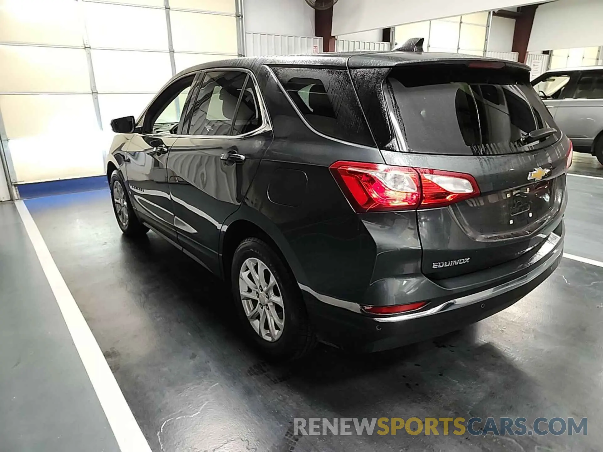 8 Photograph of a damaged car 2GNAXJEV7L6151527 CHEVROLET EQUINOX 2020