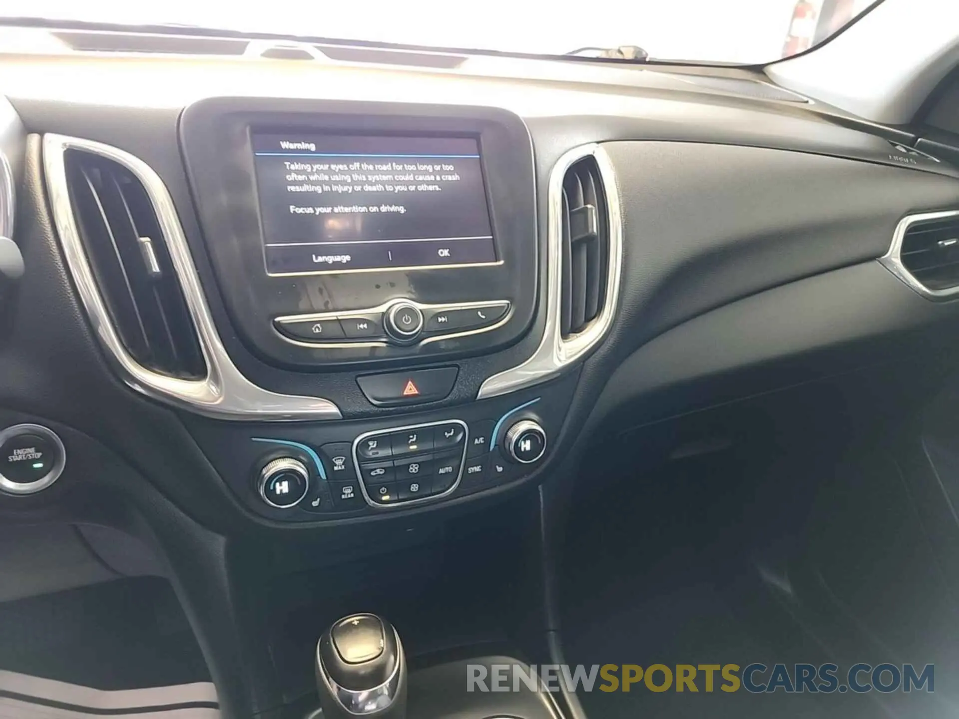 10 Photograph of a damaged car 2GNAXJEV7L6157473 CHEVROLET EQUINOX 2020