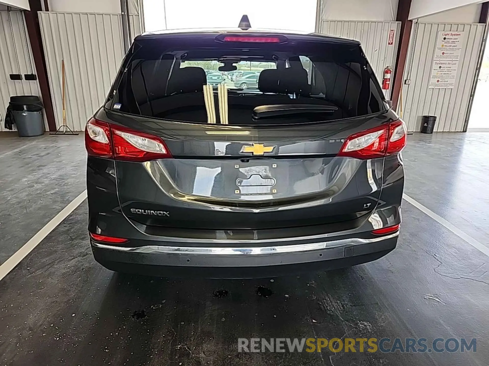 19 Photograph of a damaged car 2GNAXJEV7L6157473 CHEVROLET EQUINOX 2020