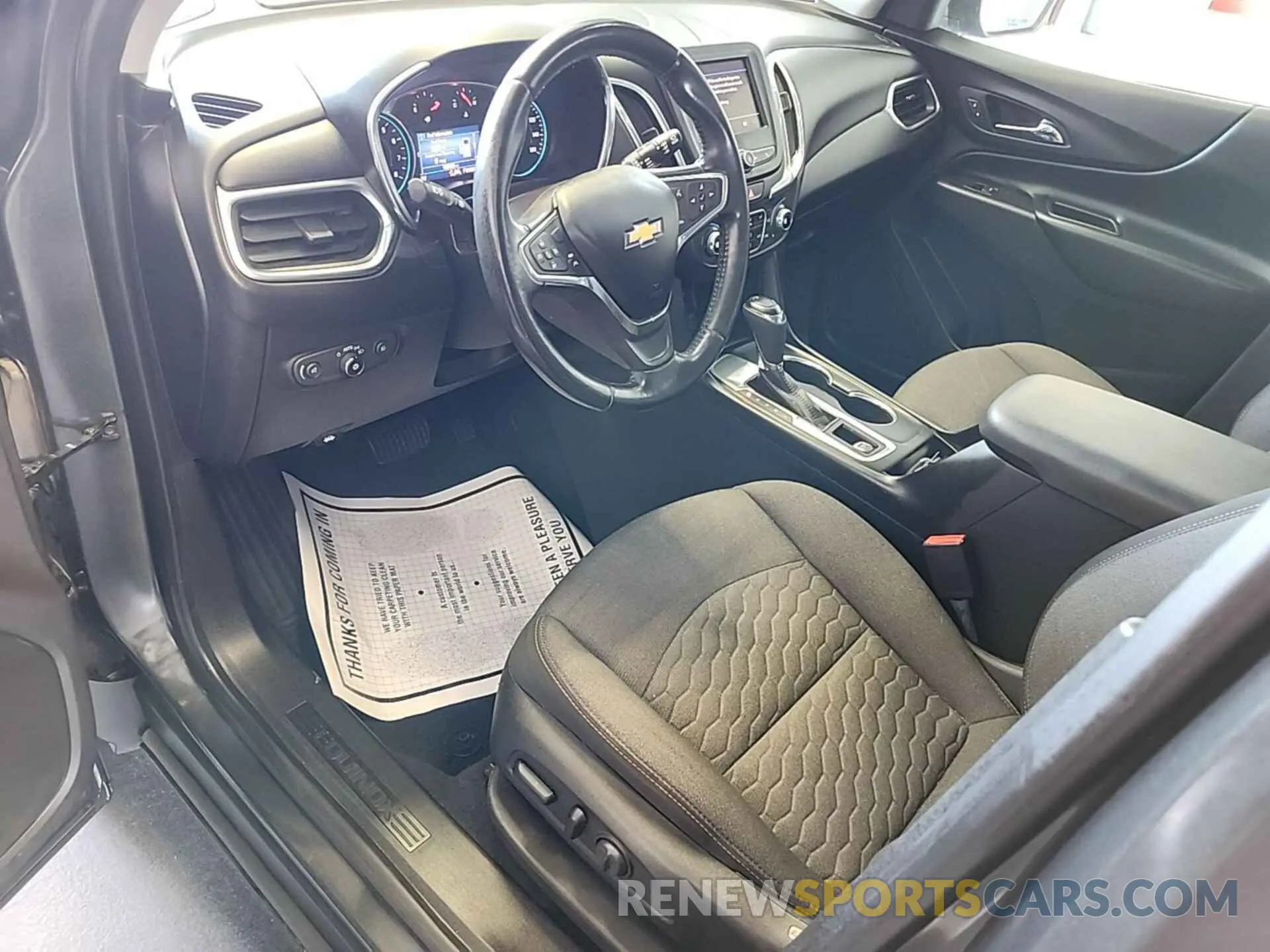 28 Photograph of a damaged car 2GNAXJEV7L6157473 CHEVROLET EQUINOX 2020