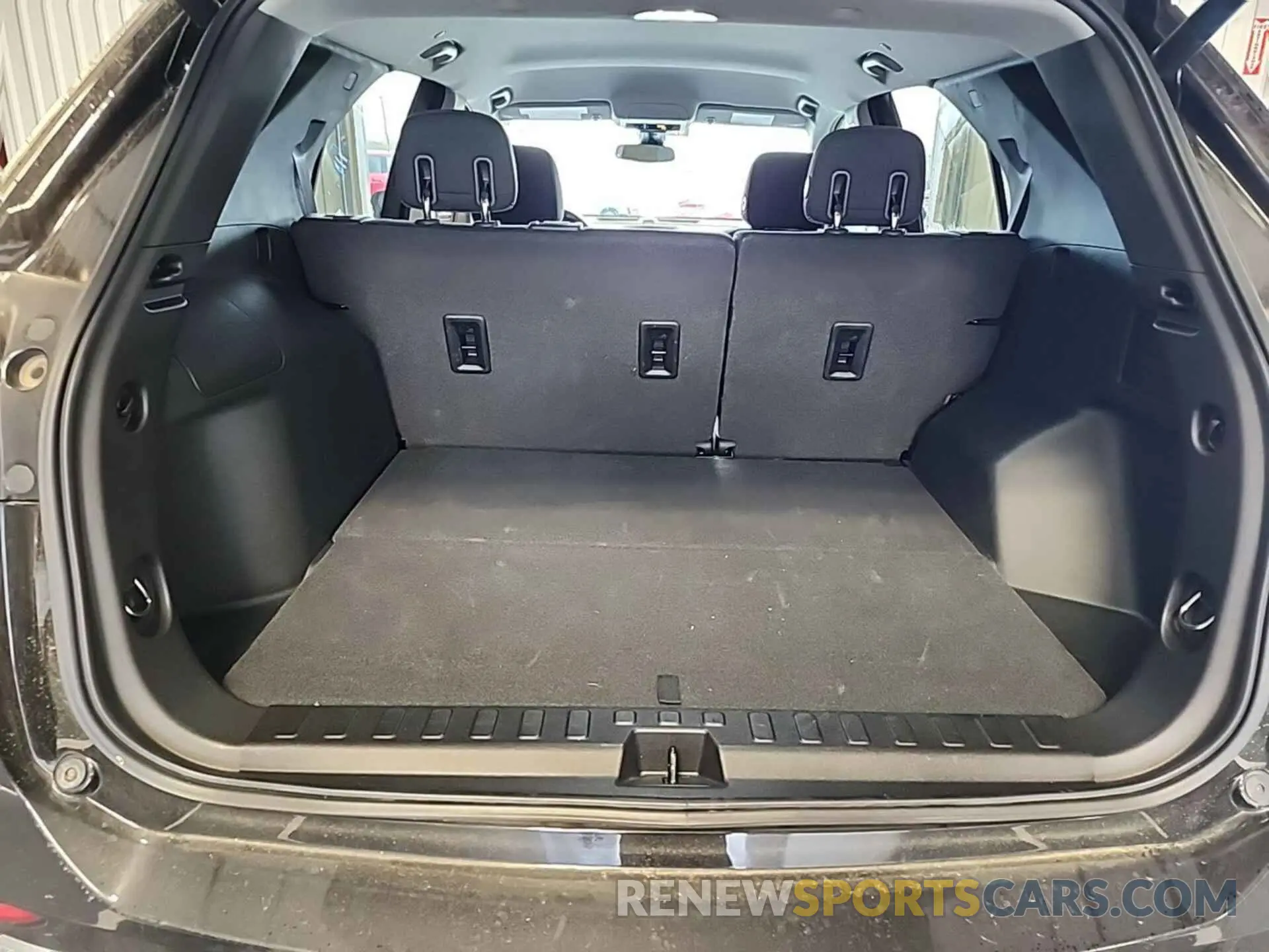 12 Photograph of a damaged car 2GNAXJEV7L6231197 CHEVROLET EQUINOX 2020