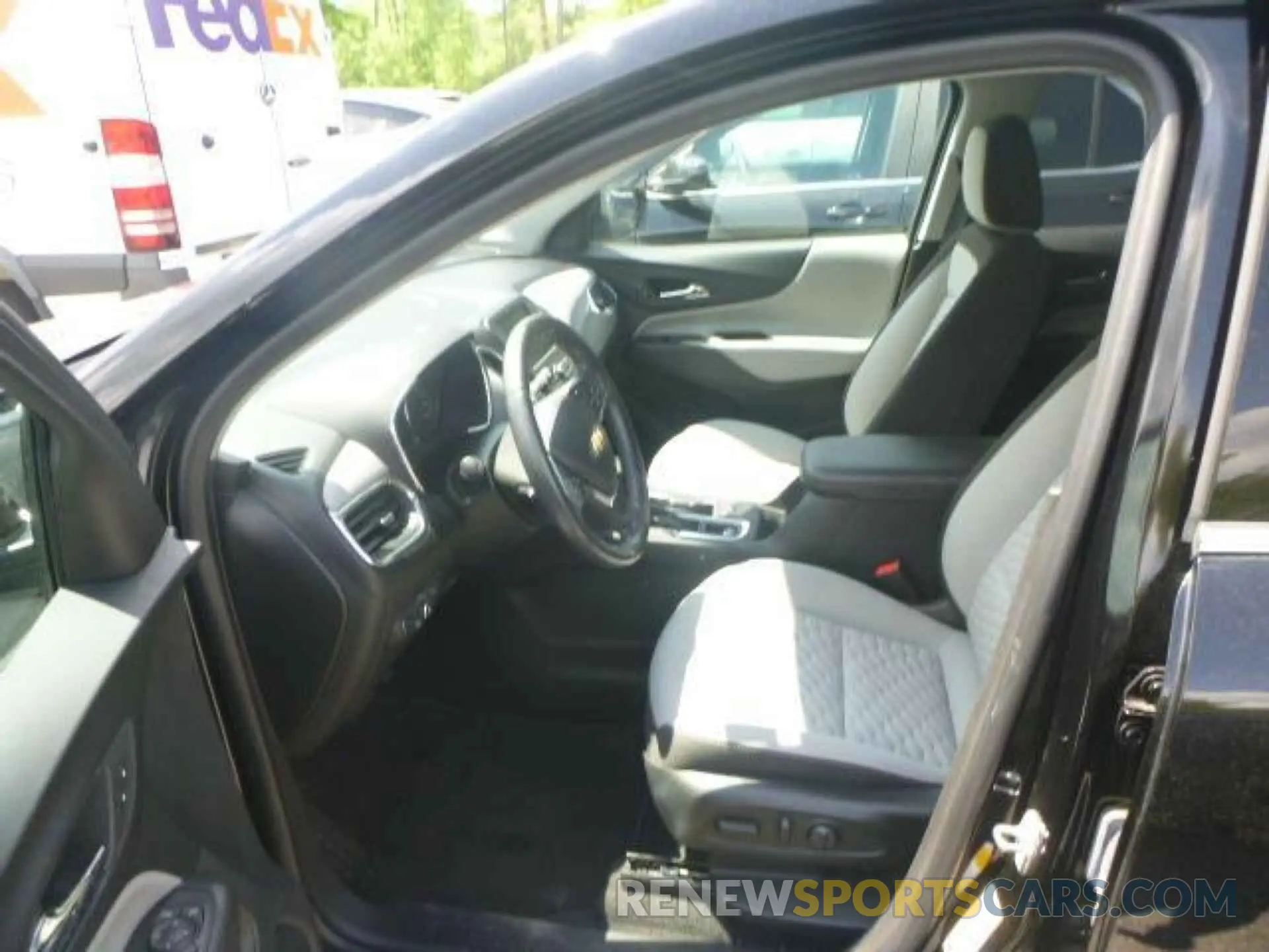 6 Photograph of a damaged car 2GNAXJEV7L6231748 CHEVROLET EQUINOX 2020