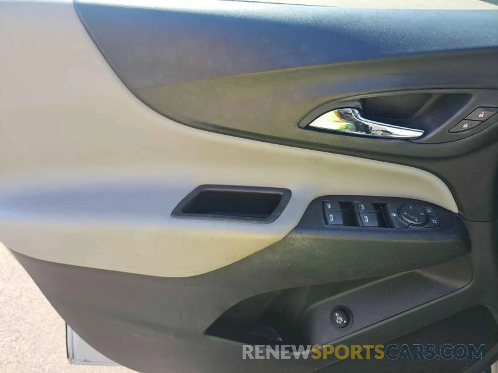 11 Photograph of a damaged car 2GNAXJEV7L6232365 CHEVROLET EQUINOX 2020