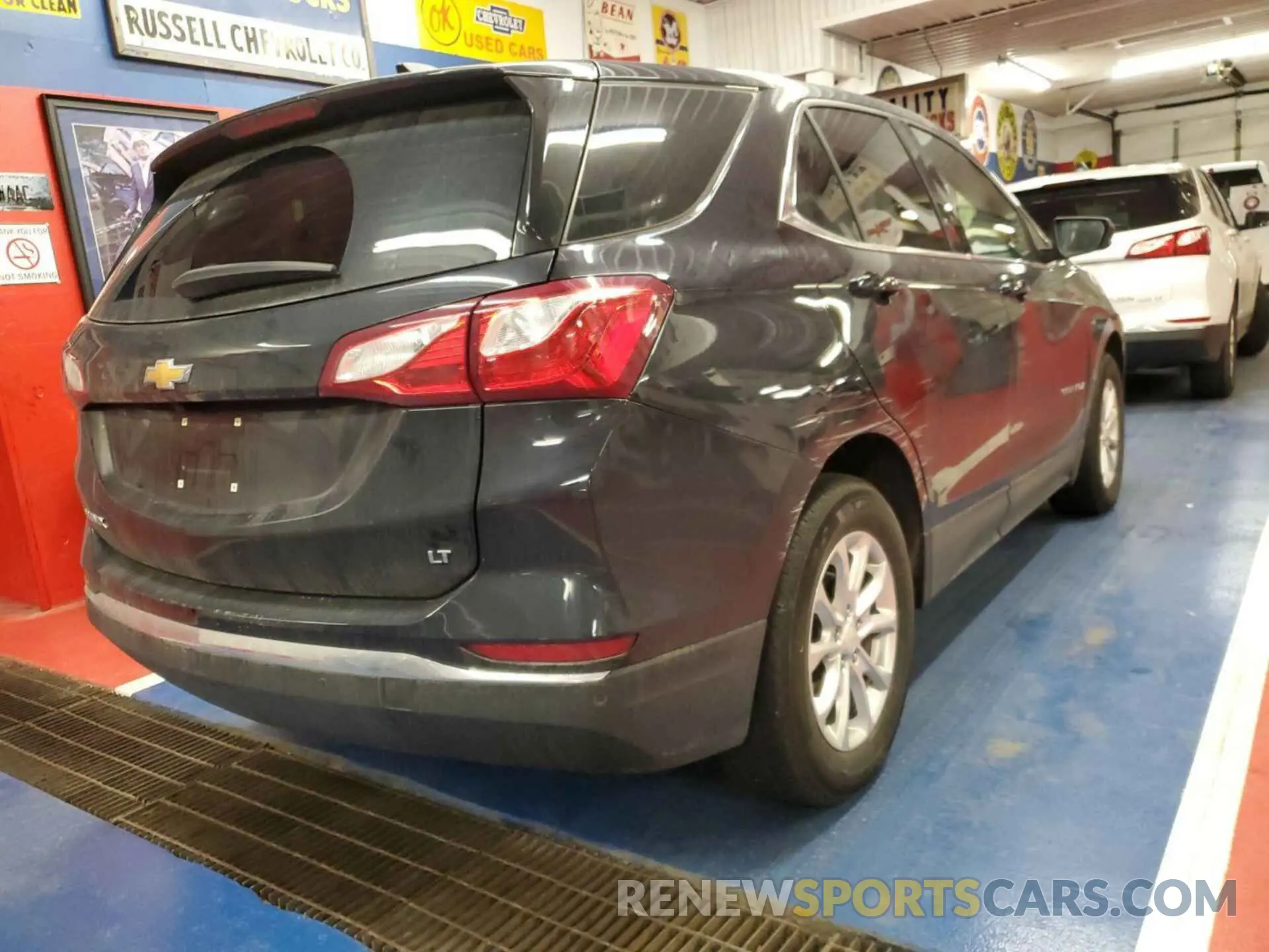 18 Photograph of a damaged car 2GNAXJEV7L6238991 CHEVROLET EQUINOX 2020