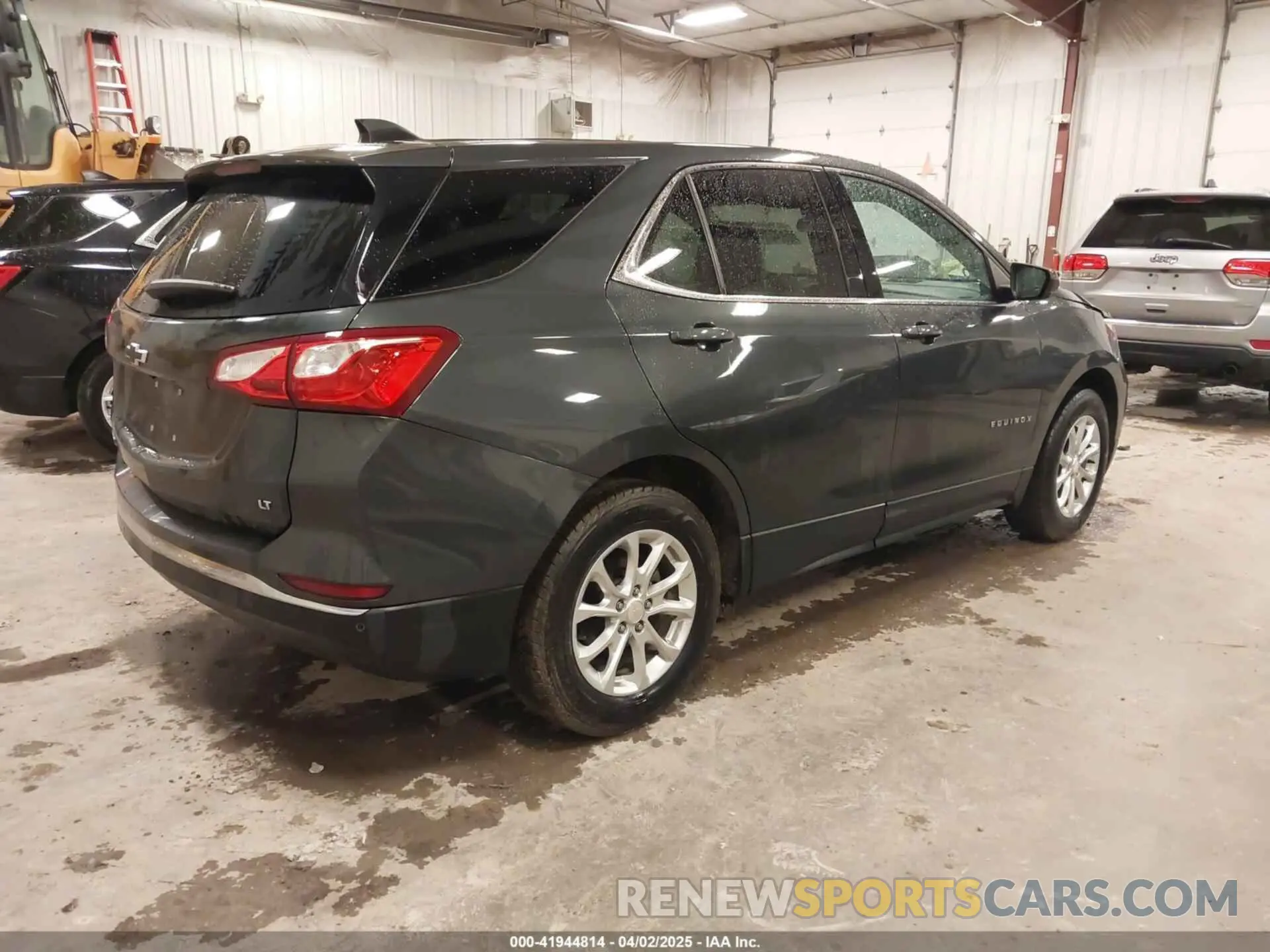 4 Photograph of a damaged car 2GNAXJEV7L6259405 CHEVROLET EQUINOX 2020