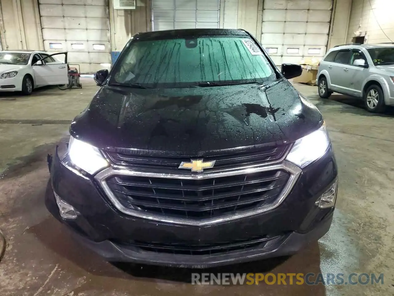 5 Photograph of a damaged car 2GNAXJEV8L6132968 CHEVROLET EQUINOX 2020