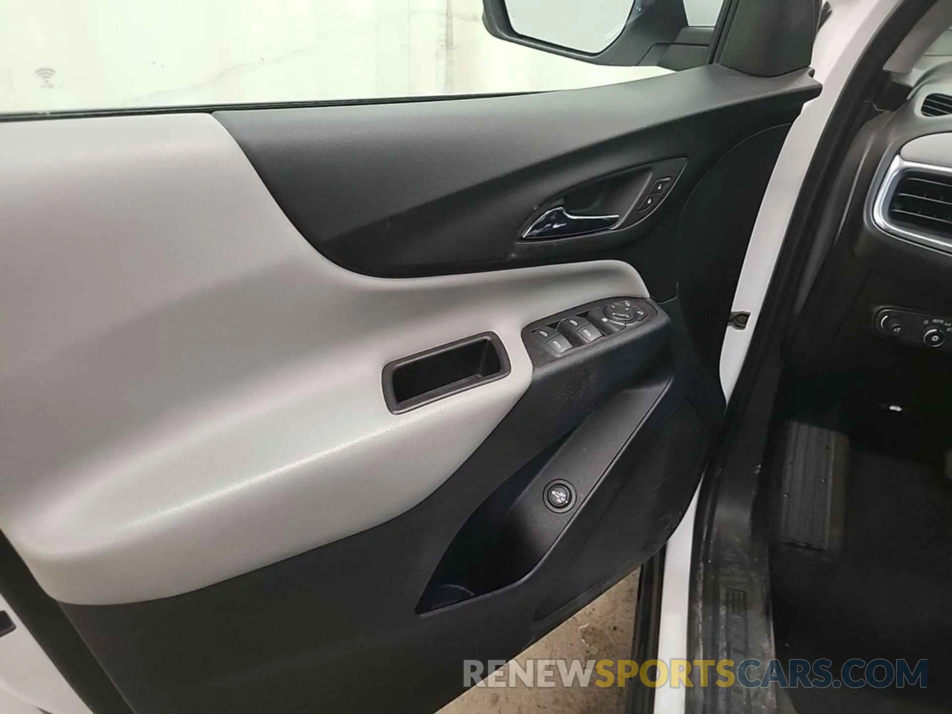 17 Фотография поврежденного автомобиля 2GNAXJEV8L6233511 CHEVROLET EQUINOX 2020