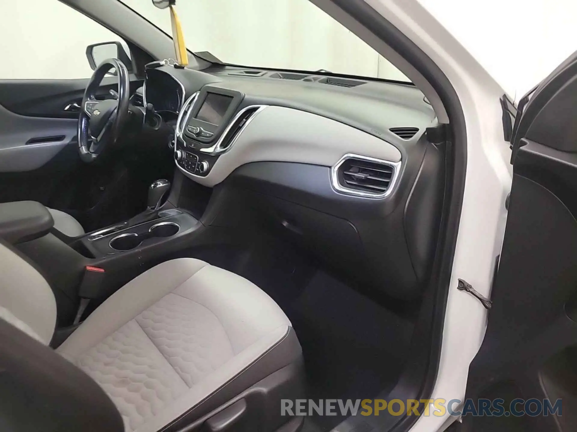 9 Фотография поврежденного автомобиля 2GNAXJEV8L6233511 CHEVROLET EQUINOX 2020